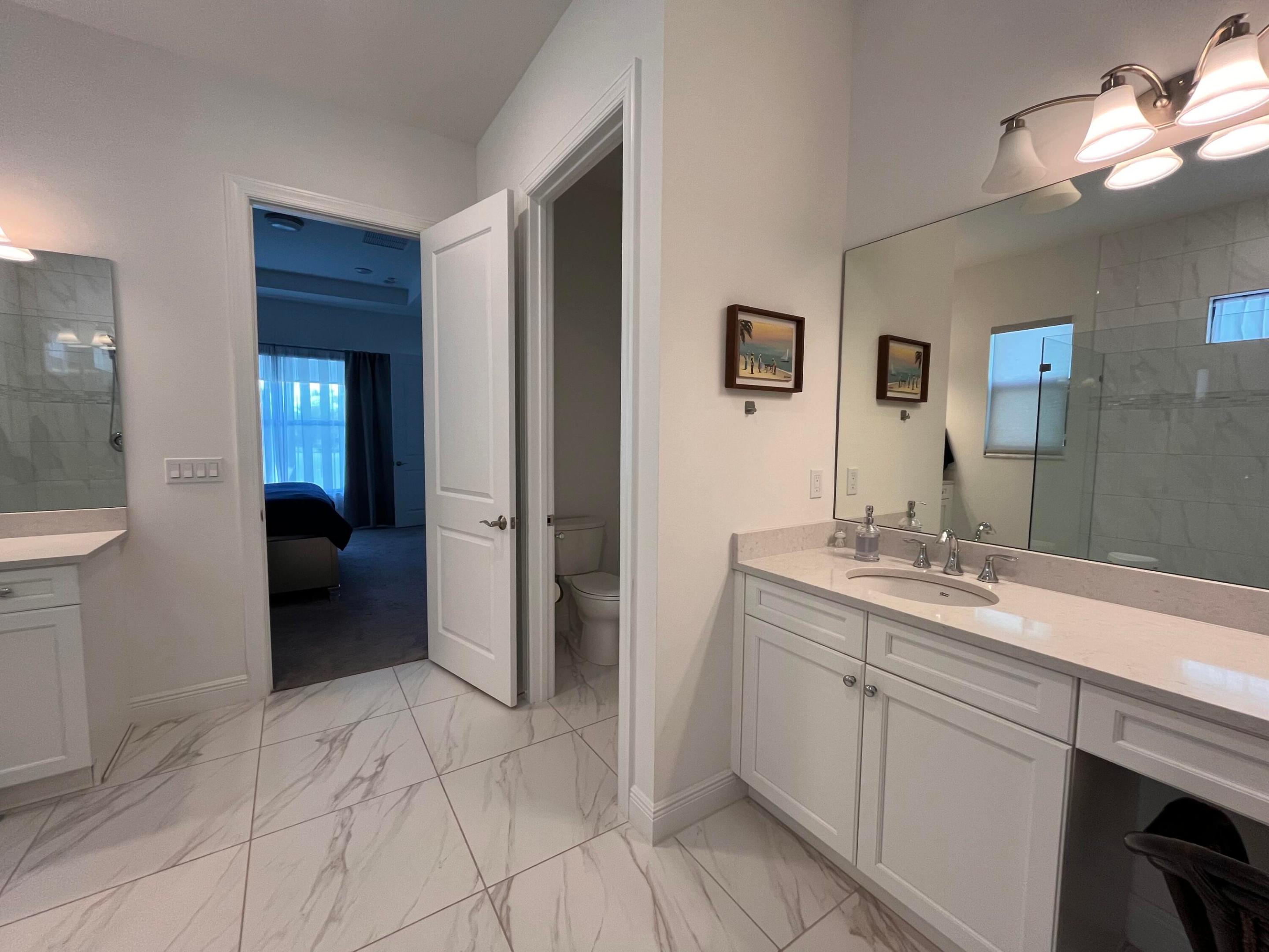 5663 Saint Armands Way Property Photo 10