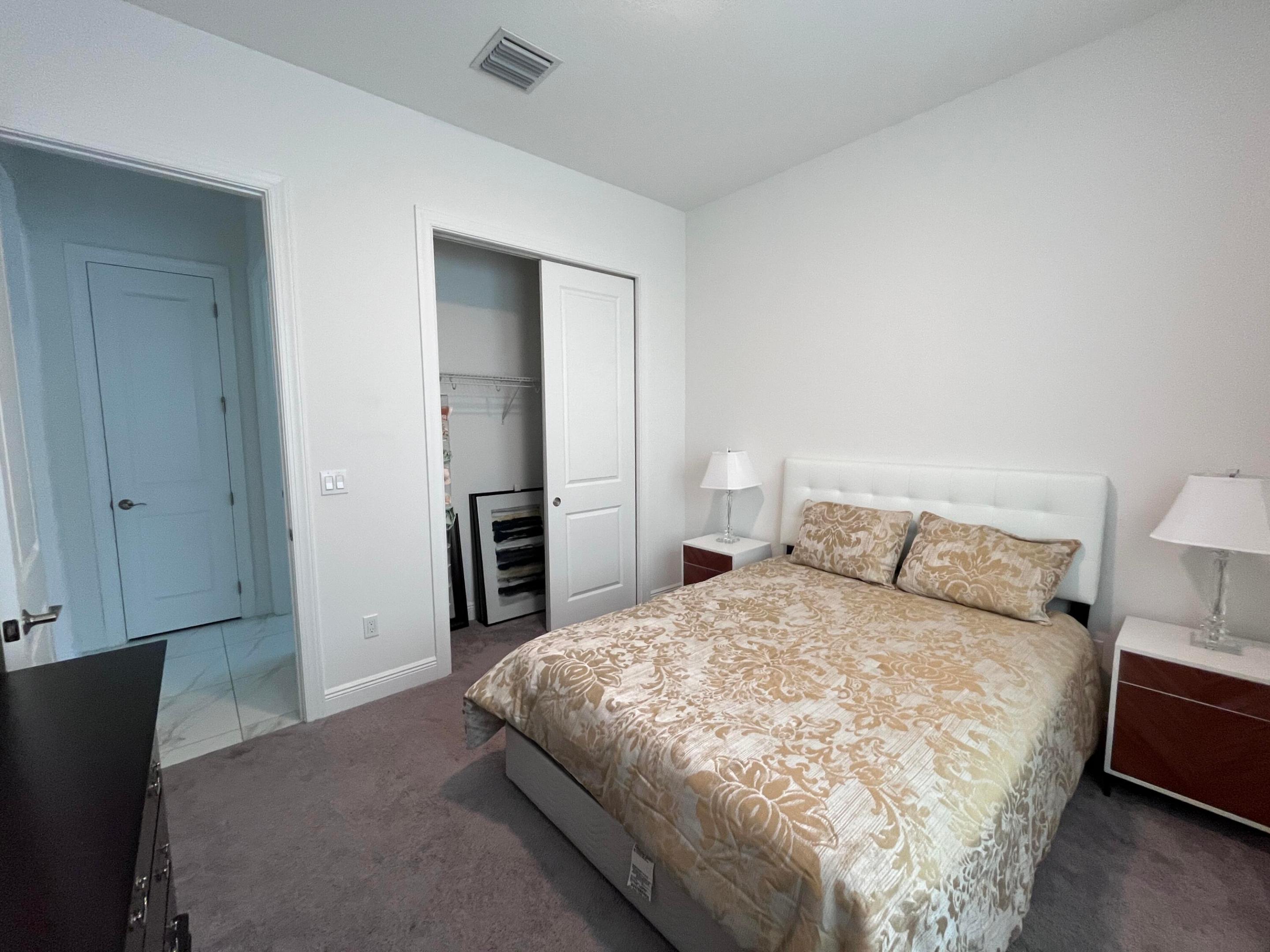 5663 Saint Armands Way Property Photo 14