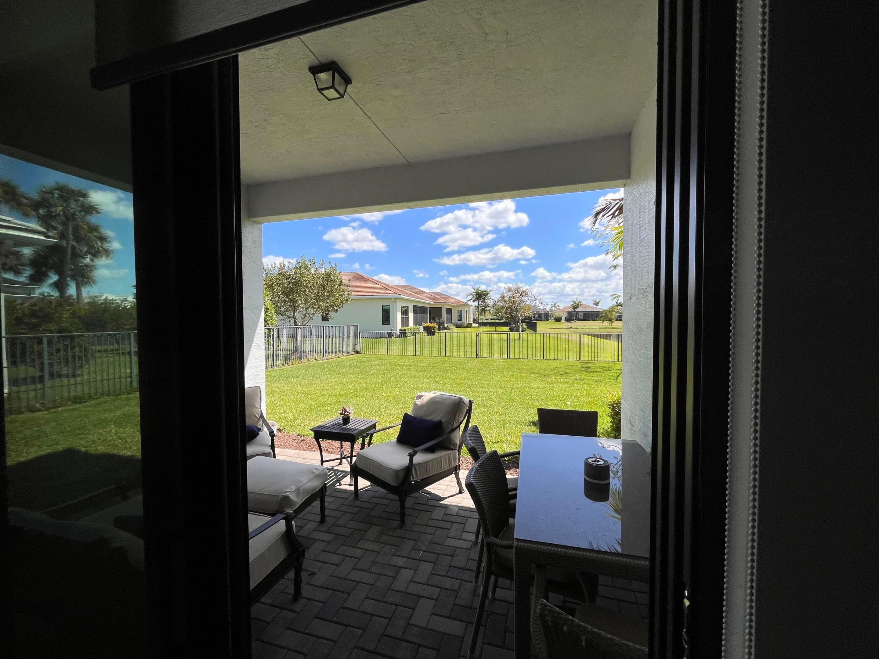 5663 Saint Armands Way Property Photo 16