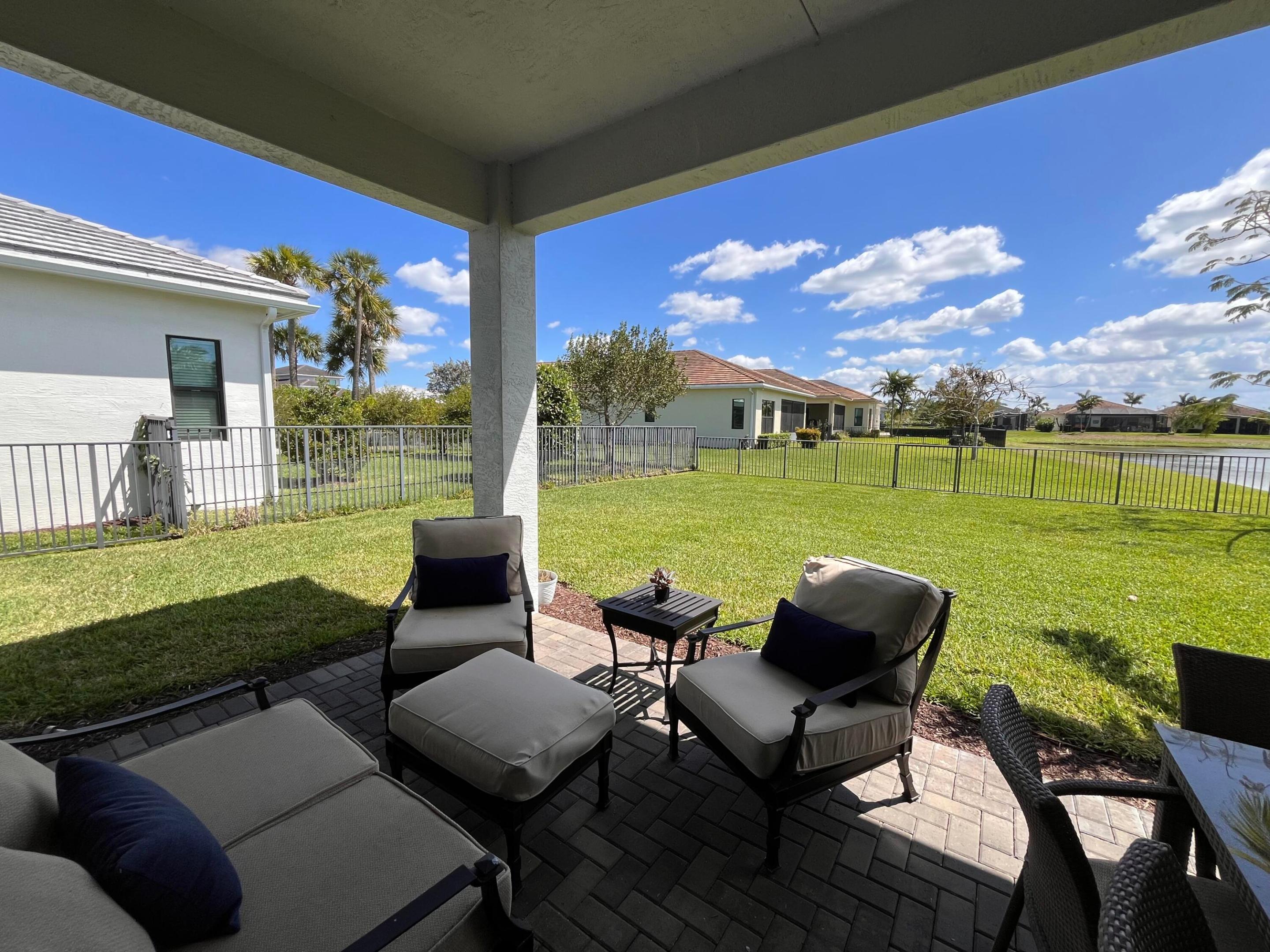 5663 Saint Armands Way Property Photo 17
