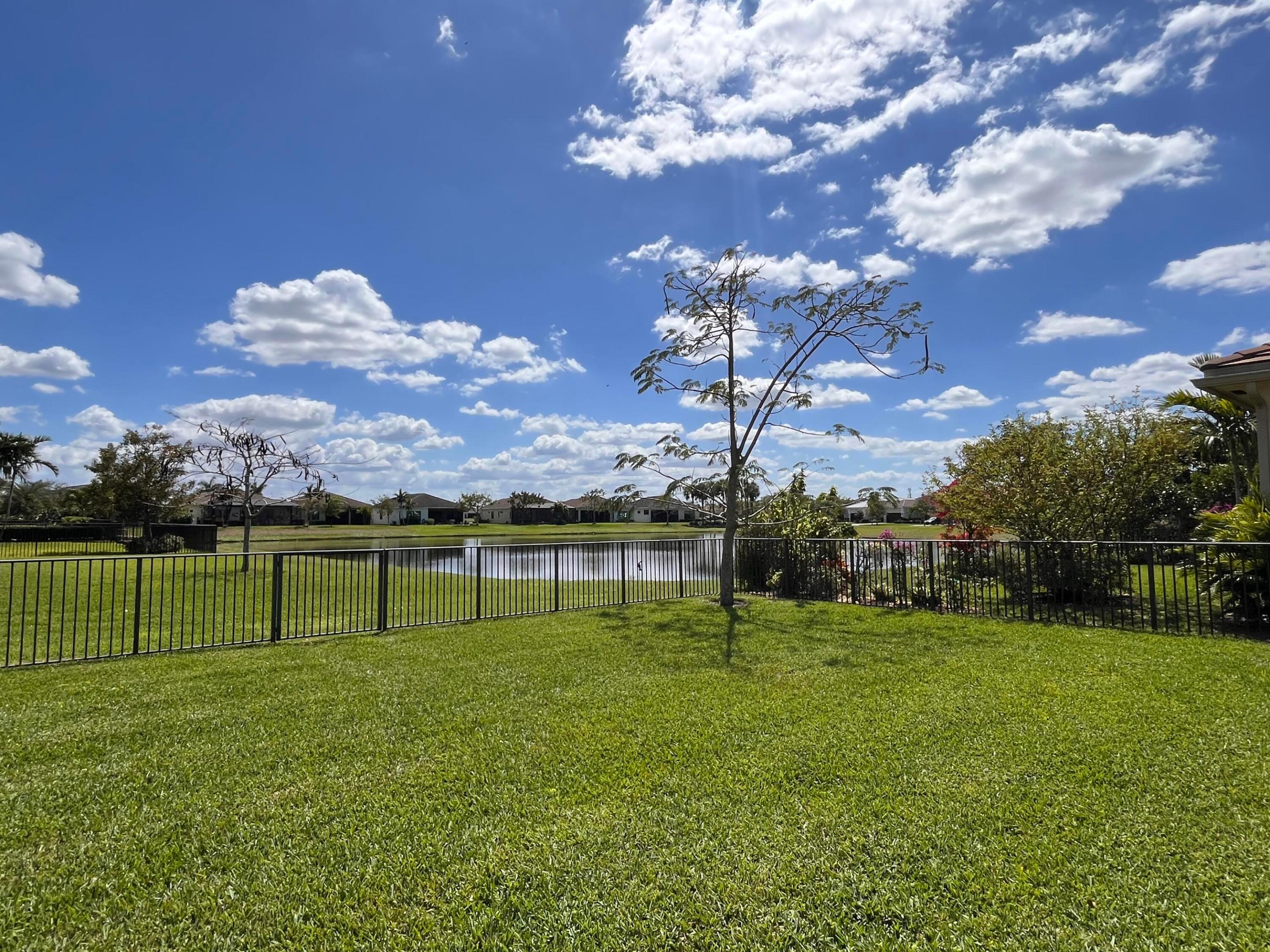 5663 Saint Armands Way Property Photo 18