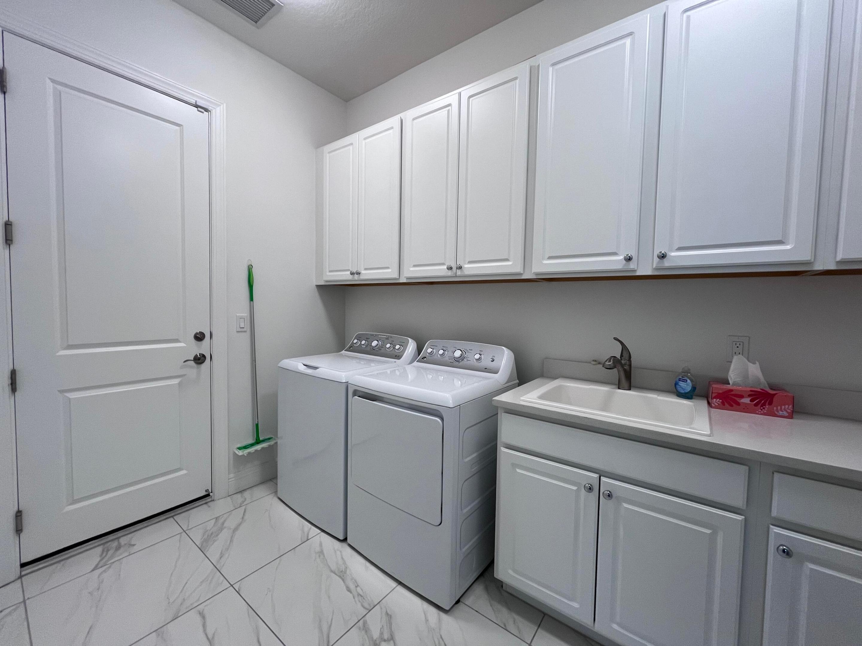 5663 Saint Armands Way Property Photo 20