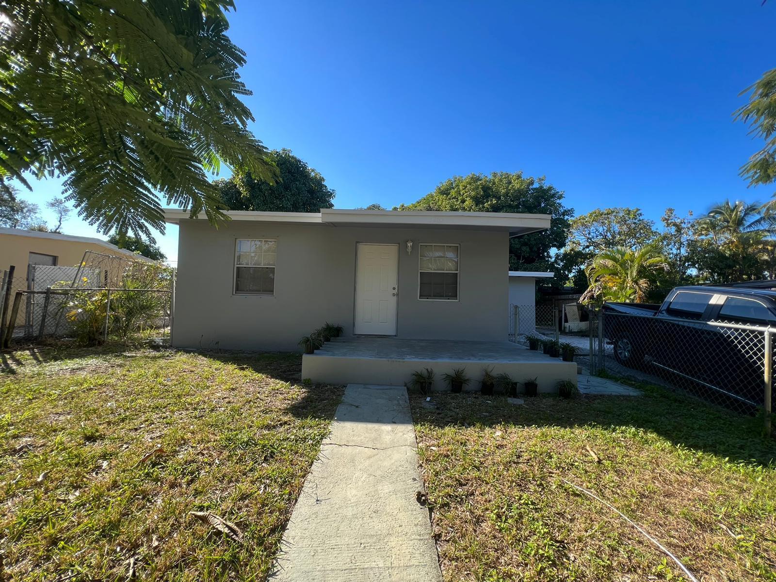 3265 E Palm Drive Property Photo 5