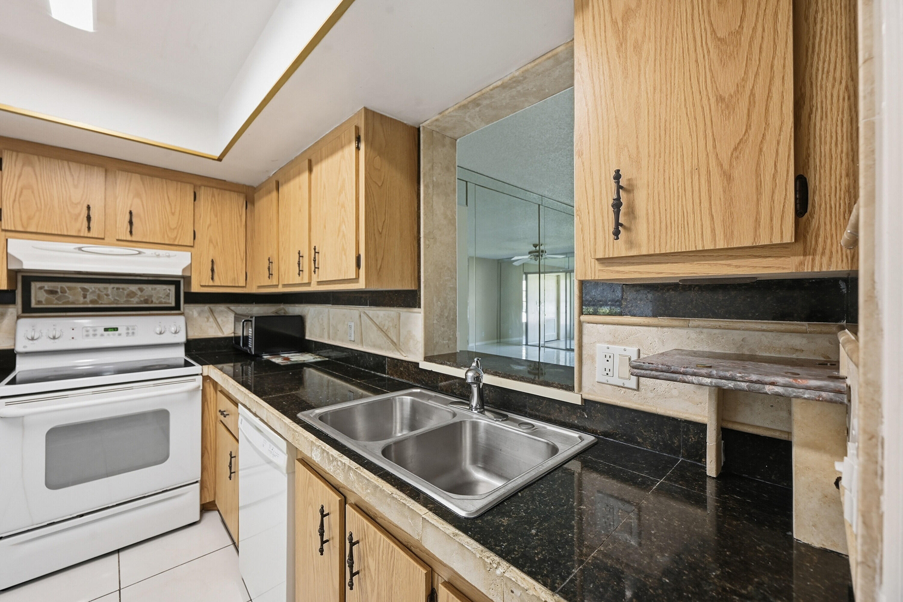 6525 S Oriole Boulevard Property Photo 4