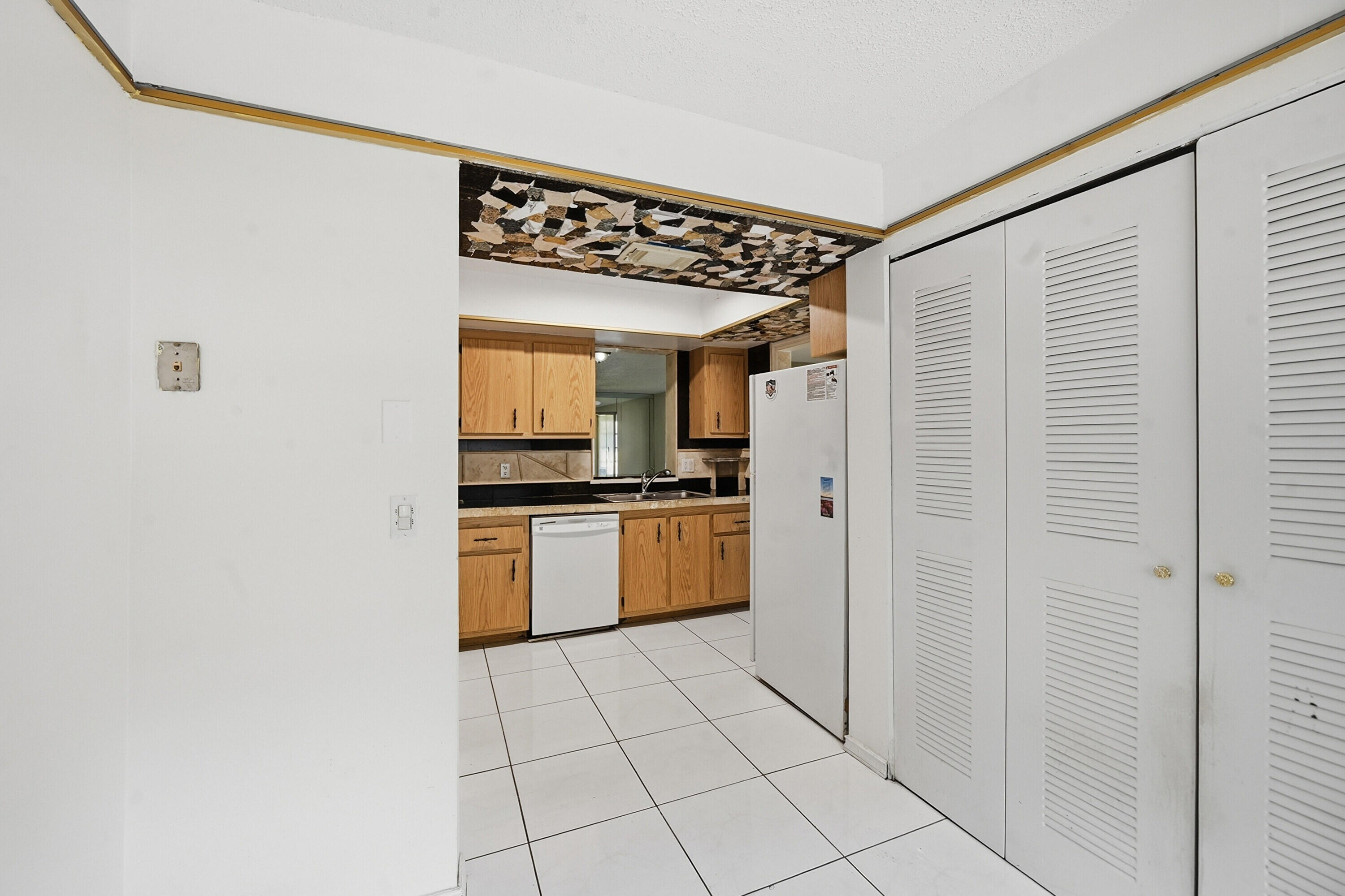 6525 S Oriole Boulevard Property Photo 6