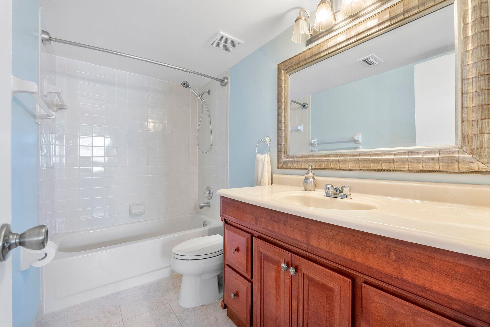 116 Lake Emerald Drive 403 Property Photo 11
