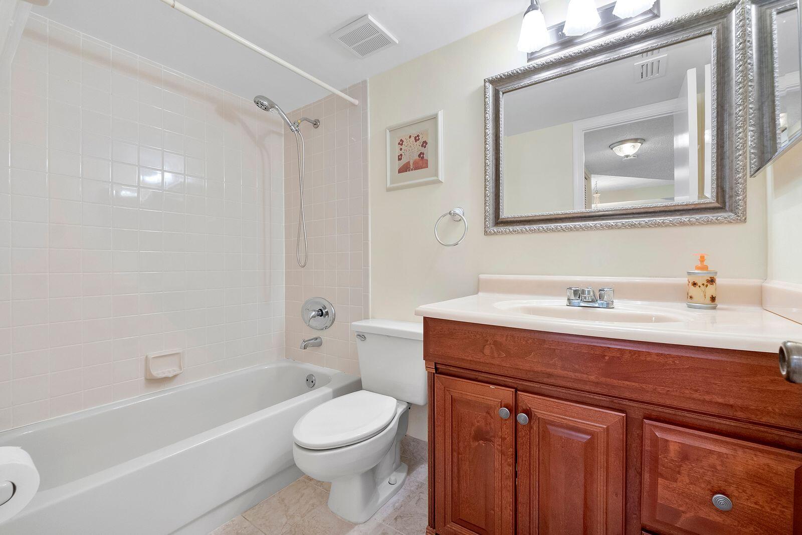 116 Lake Emerald Drive 403 Property Photo 13