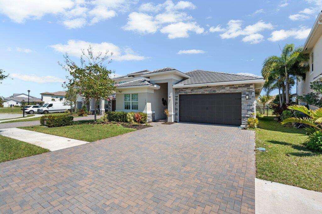 1362 Harvester Crossing Property Photo 3