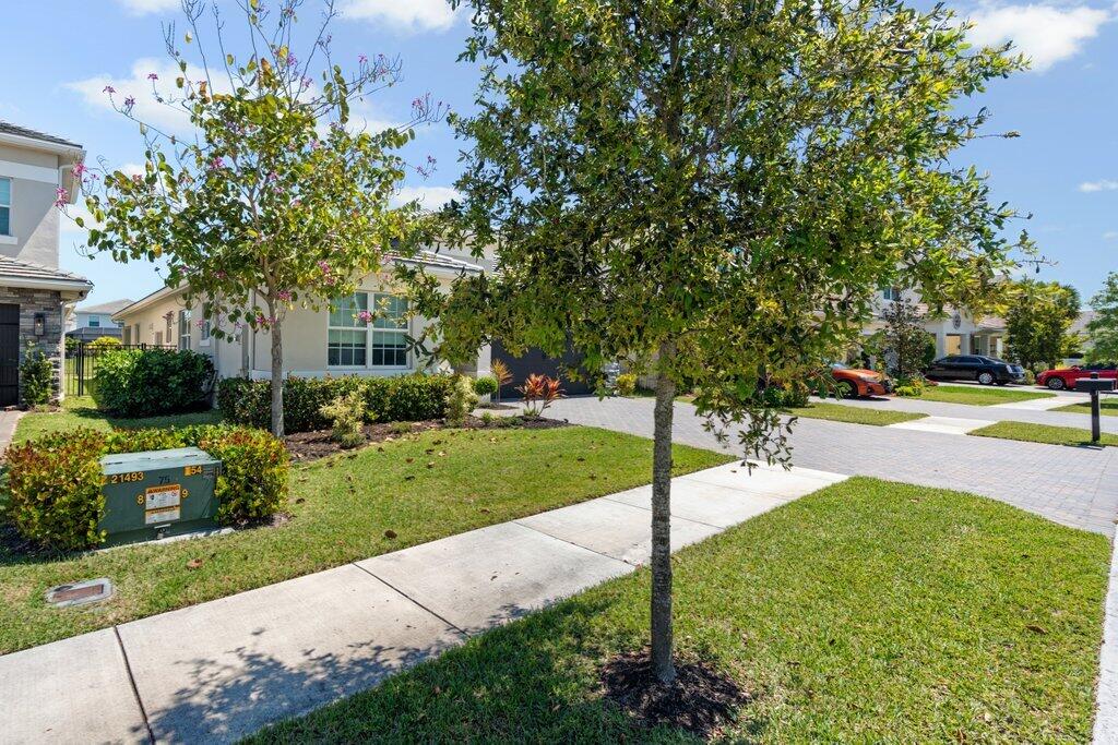 1362 Harvester Crossing Property Photo 4