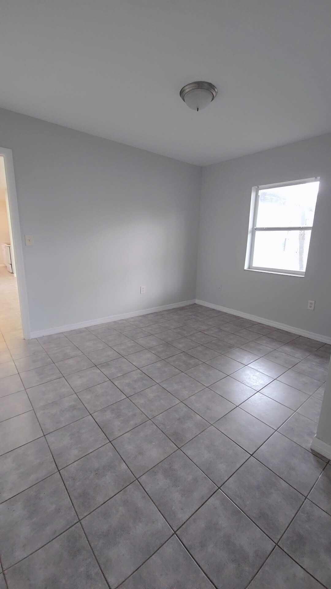 621 NW 5th Avenue Unit 4 Property Photo 1