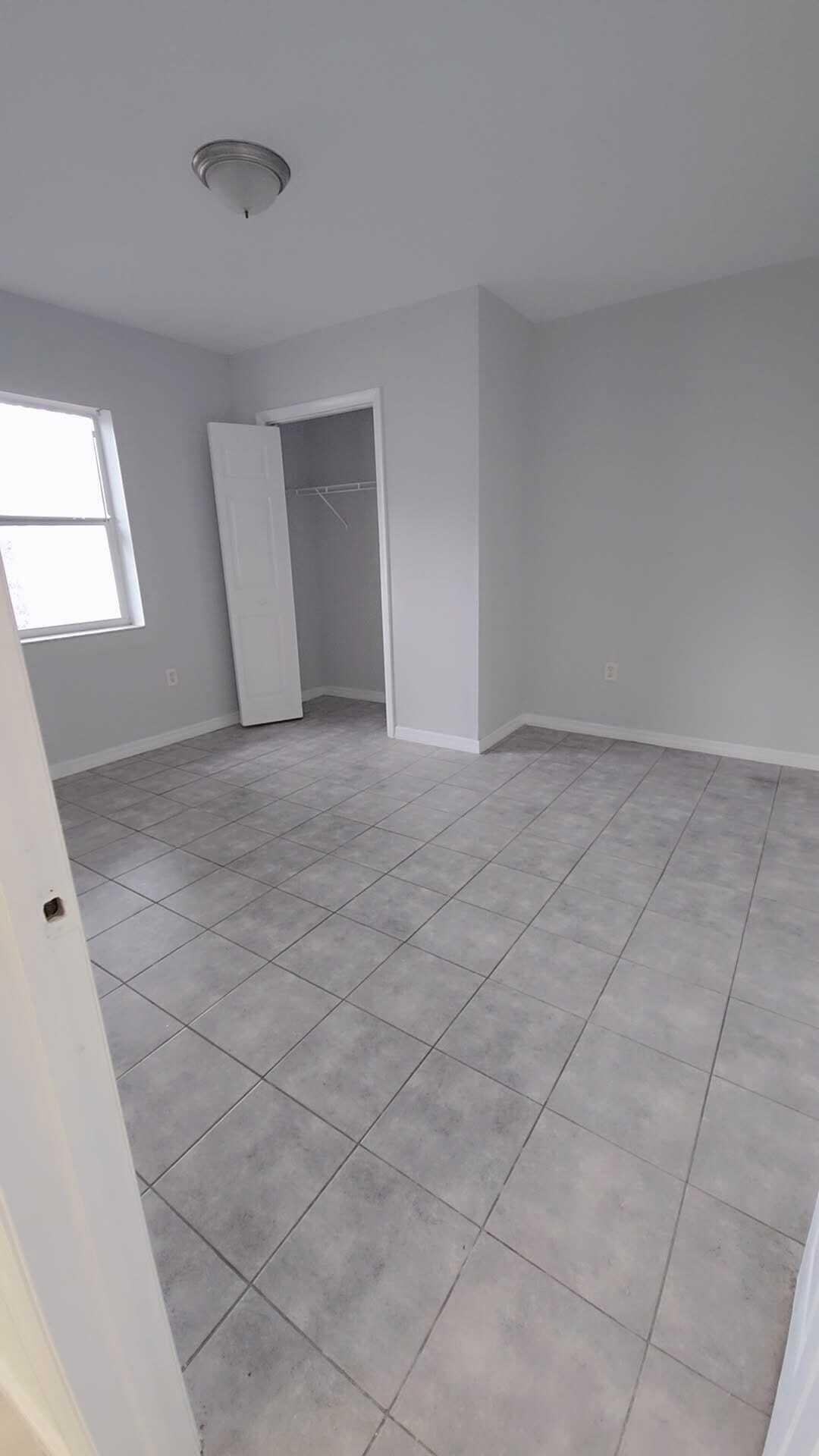 621 Nw 5th Avenue Unit 4 Property Photo 2