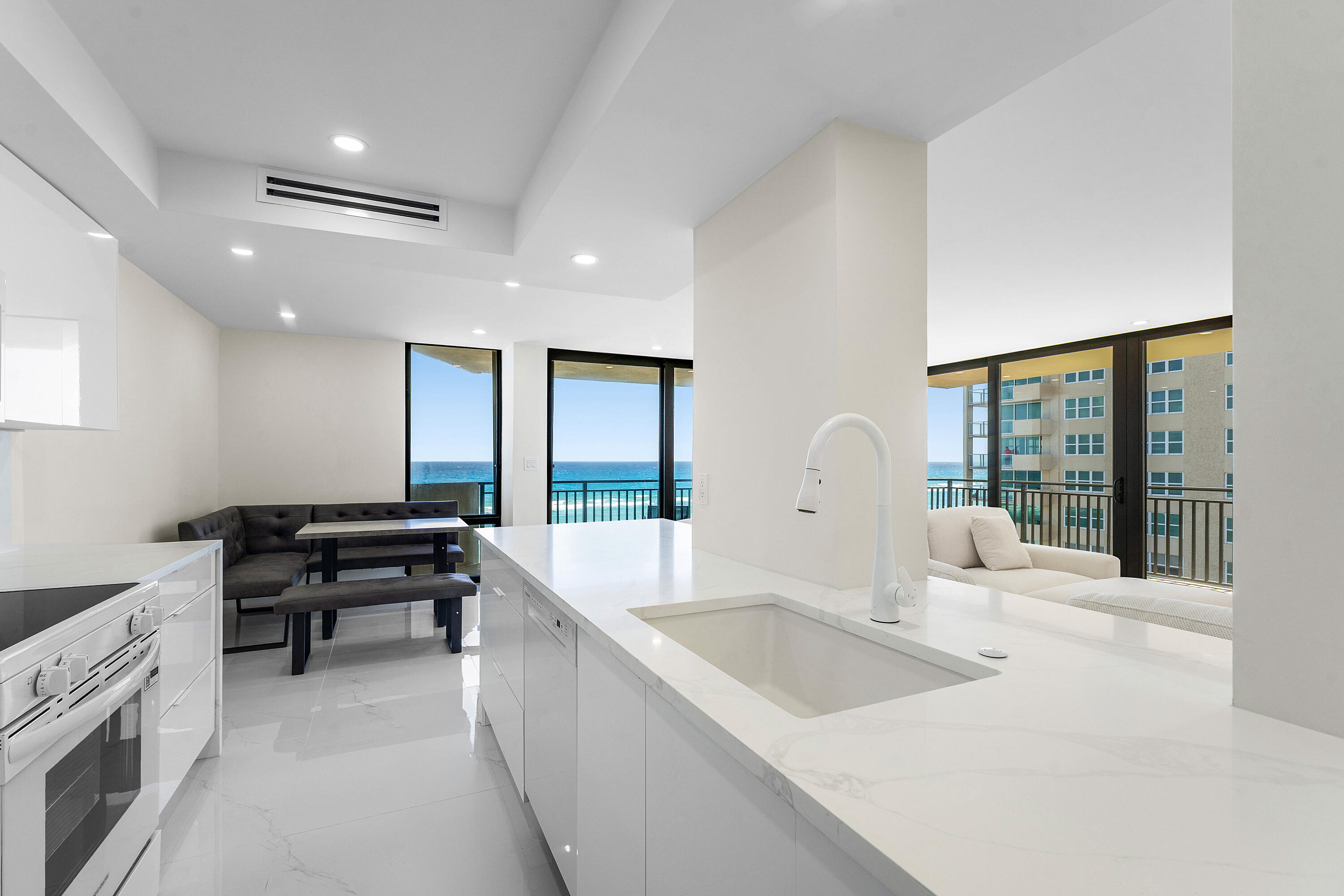 5460 N Ocean Drive 5b Property Photo 17