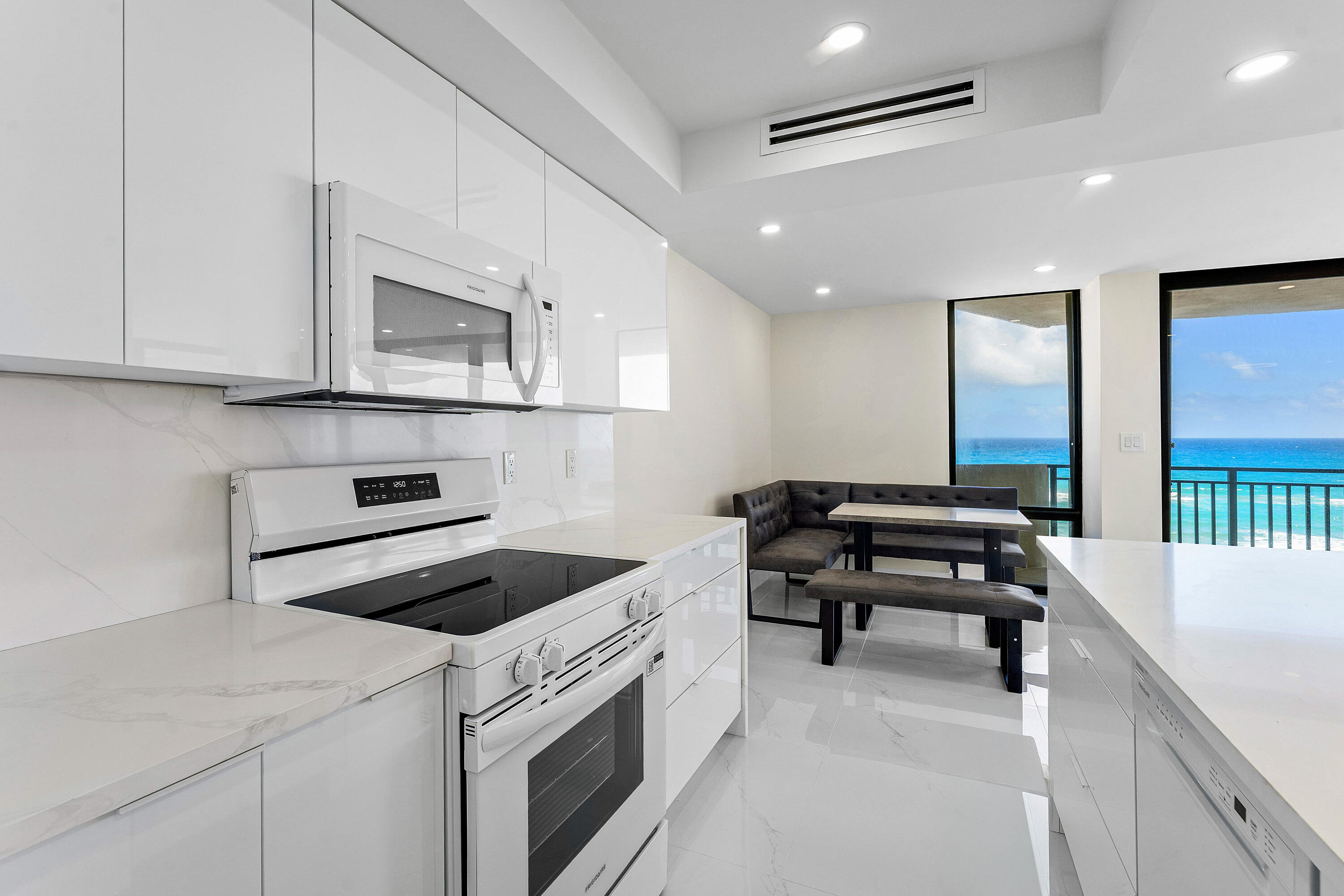 5460 N Ocean Drive 5b Property Photo 18