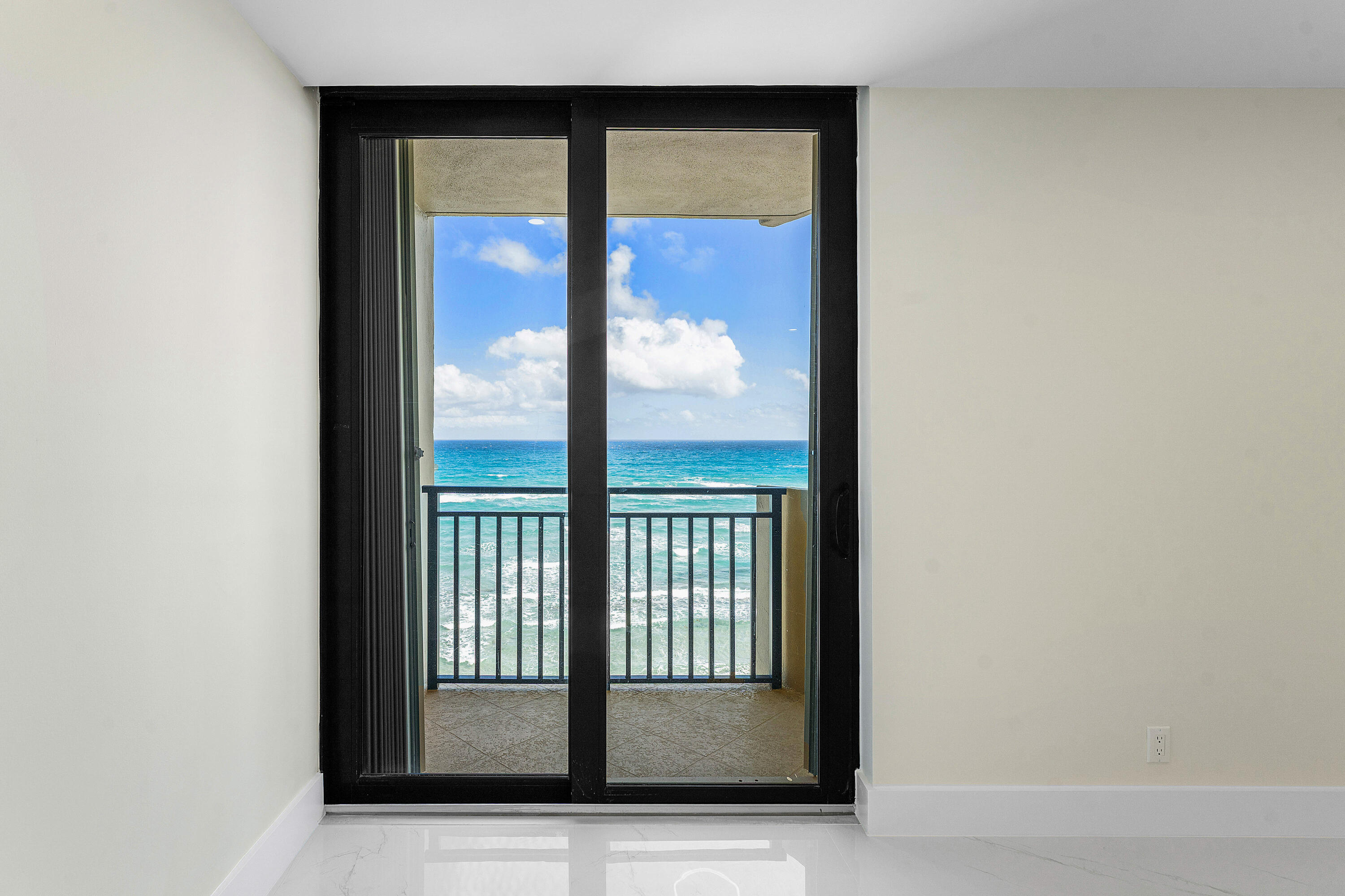 5460 N Ocean Drive 5b Property Photo 26