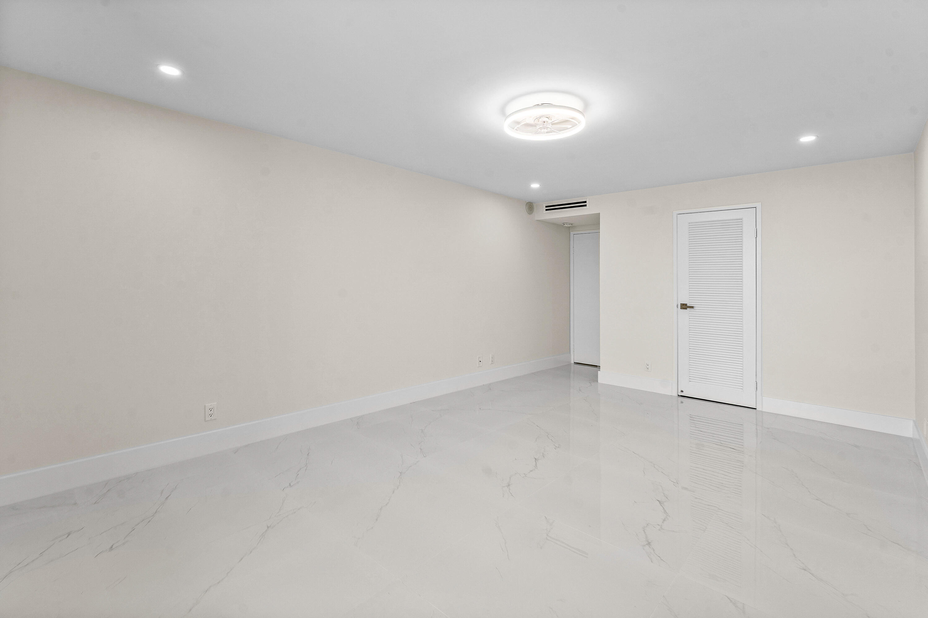5460 N Ocean Drive 5b Property Photo 32
