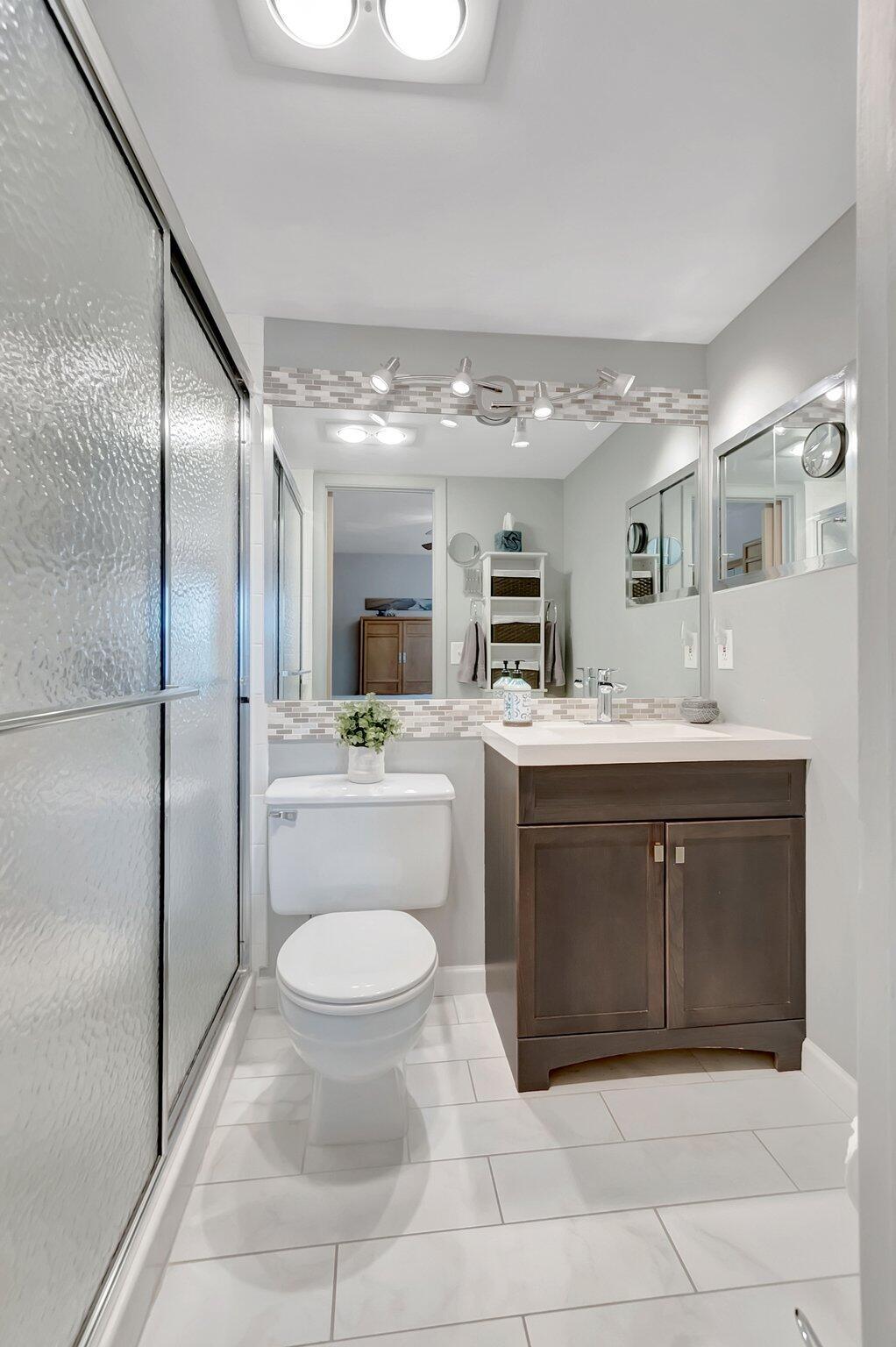 2051 Cambridge C Property Photo 13