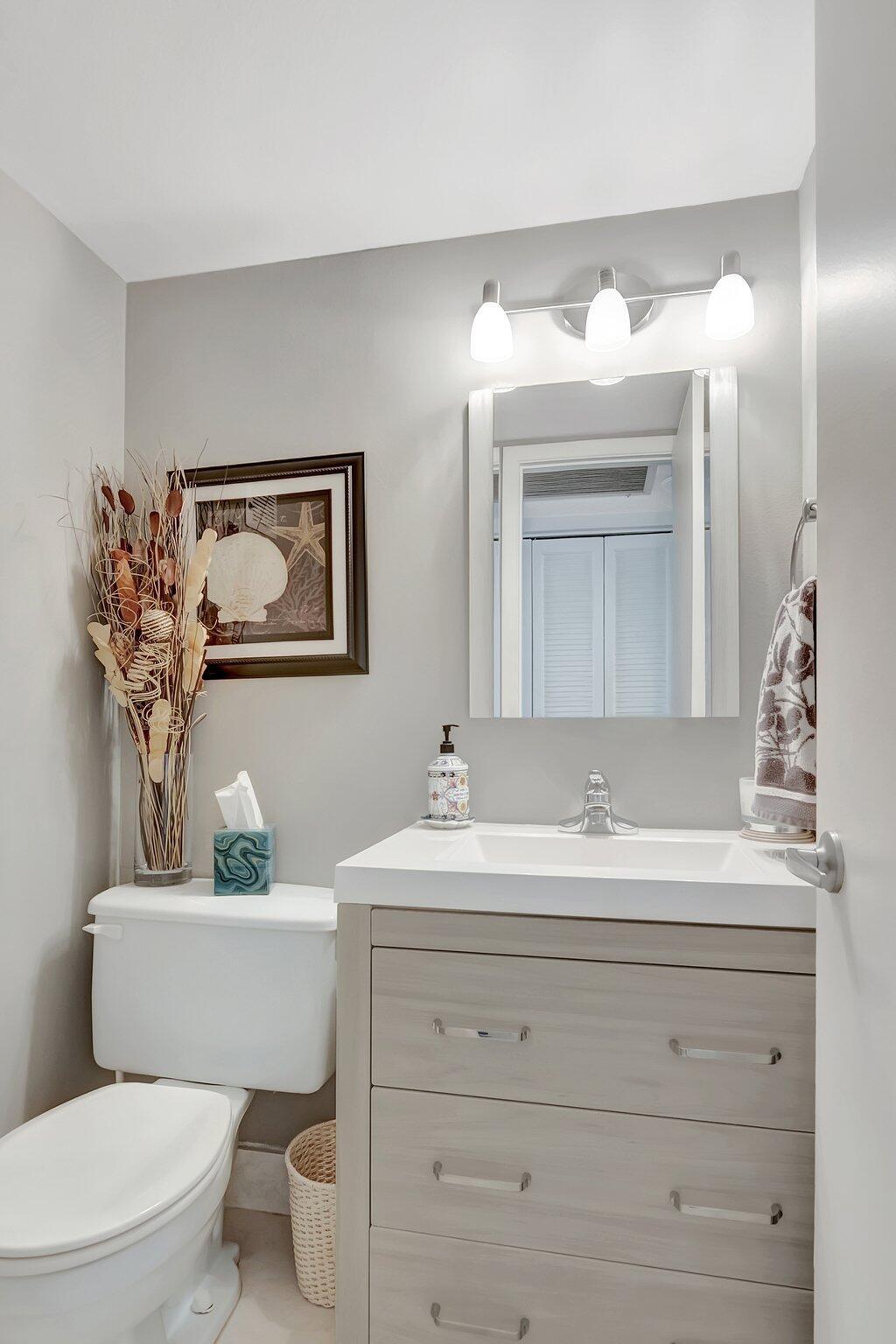 2051 Cambridge C Property Photo 15