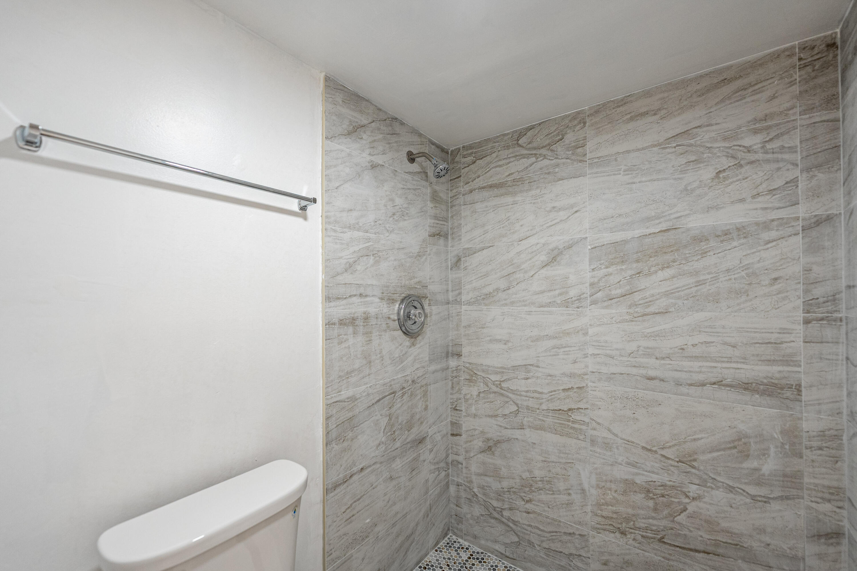 1166 6th Avenue B8 Property Photo 9