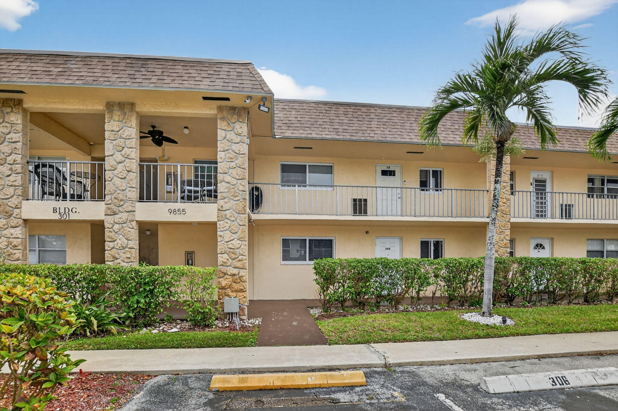 9855 Sandalfoot Boulevard Apt 317 Property Photo 1