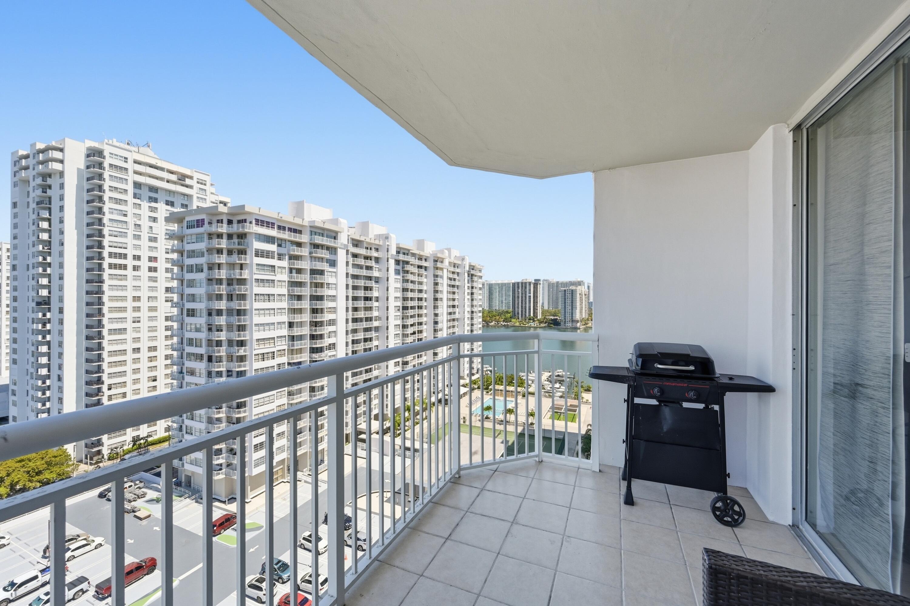 18011 Biscayne Boulevard 1502 Property Photo 13