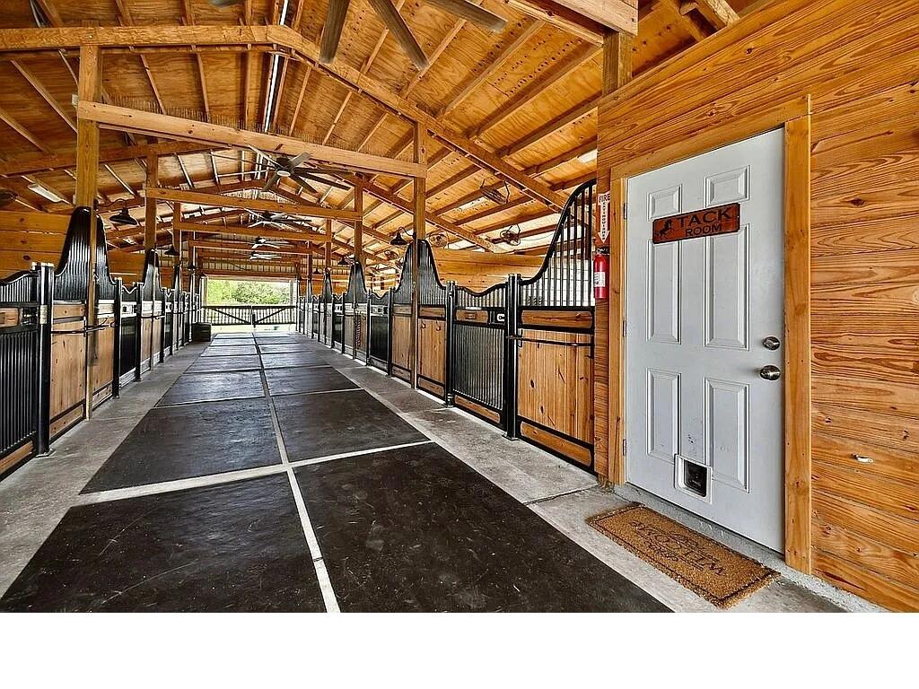 7565 Polo Square Property Photo 19