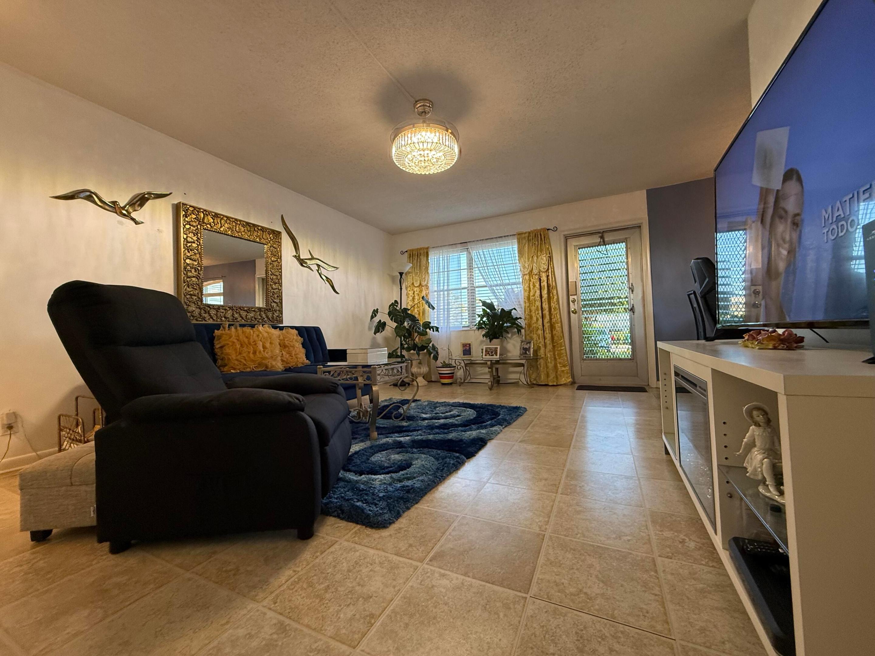 81 Camden Drive D Property Photo 1