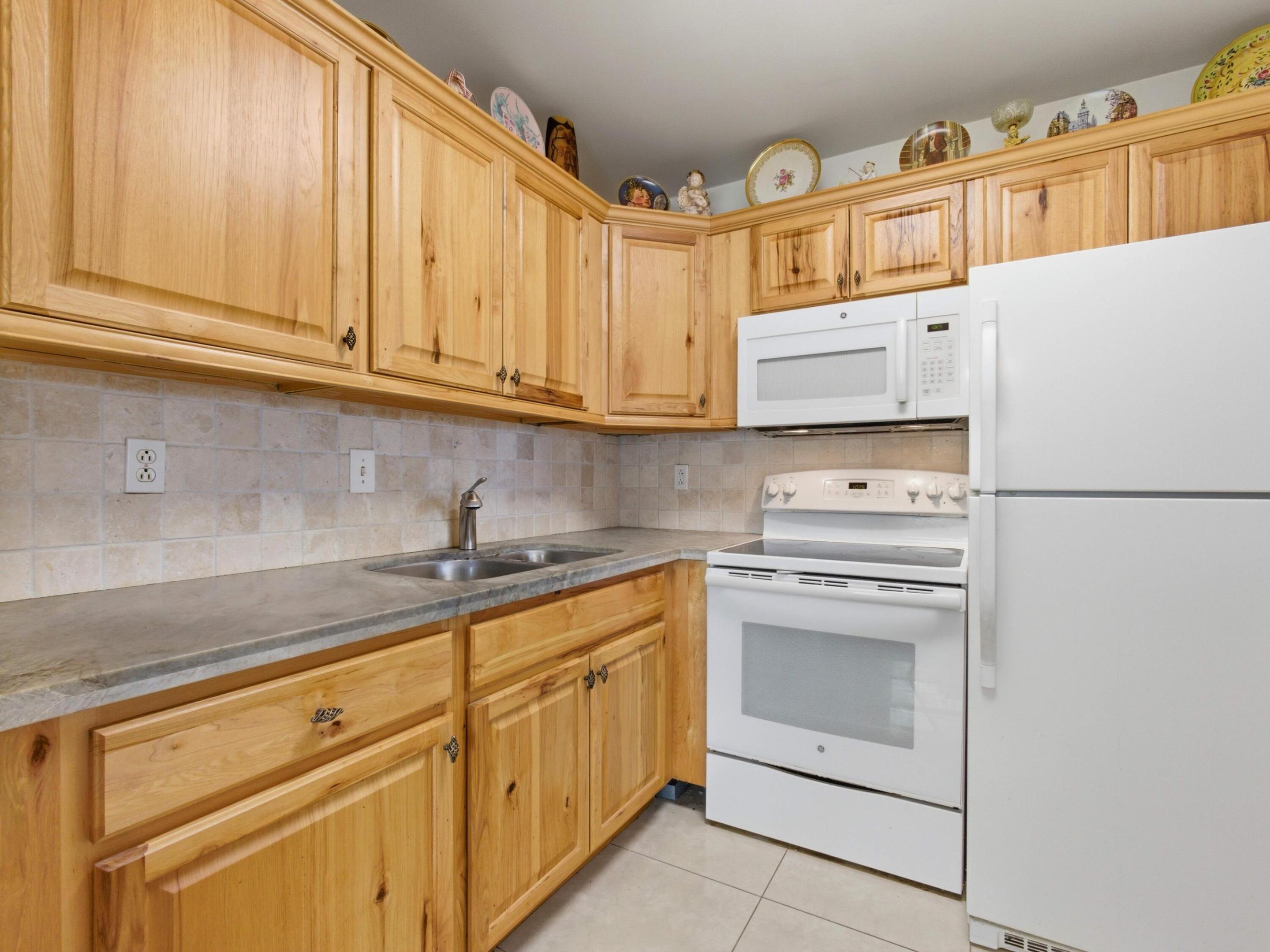 480 Horizons W 208 Property Photo 11