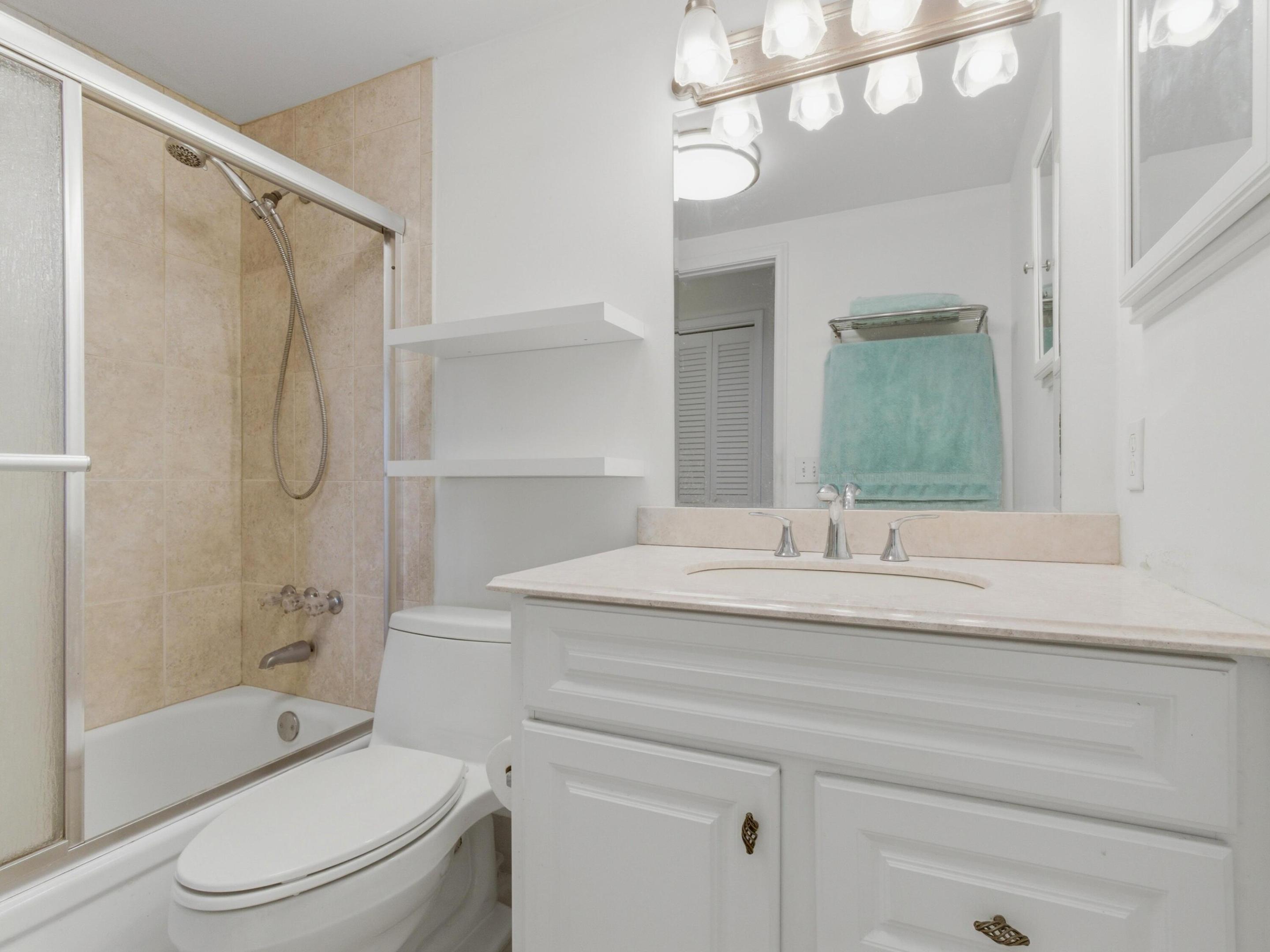 480 Horizons W 208 Property Photo 17