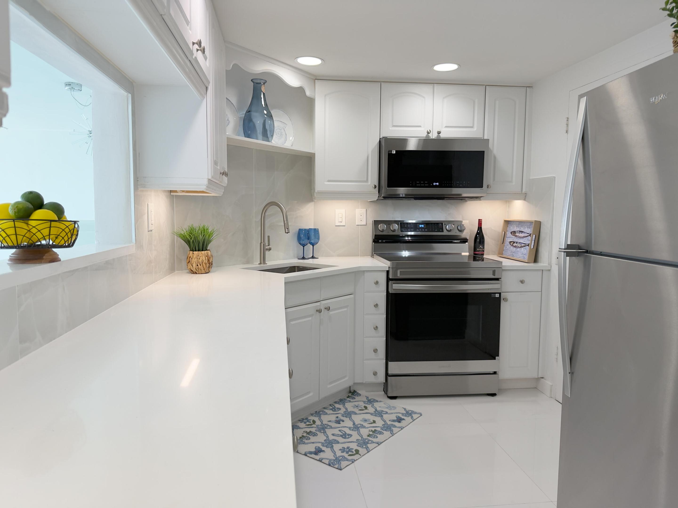 2100 S Ocean Drive 4j Property Photo 7