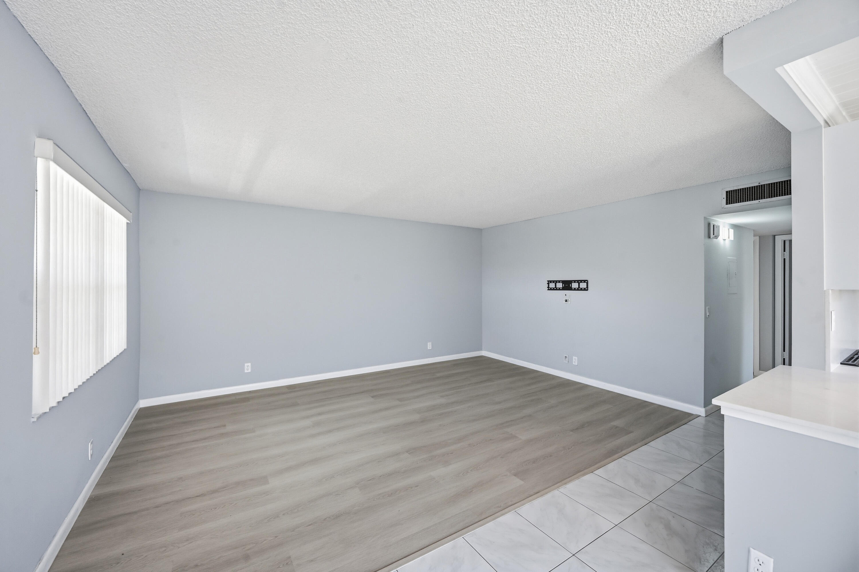 422 Burgundy I Property Photo 7