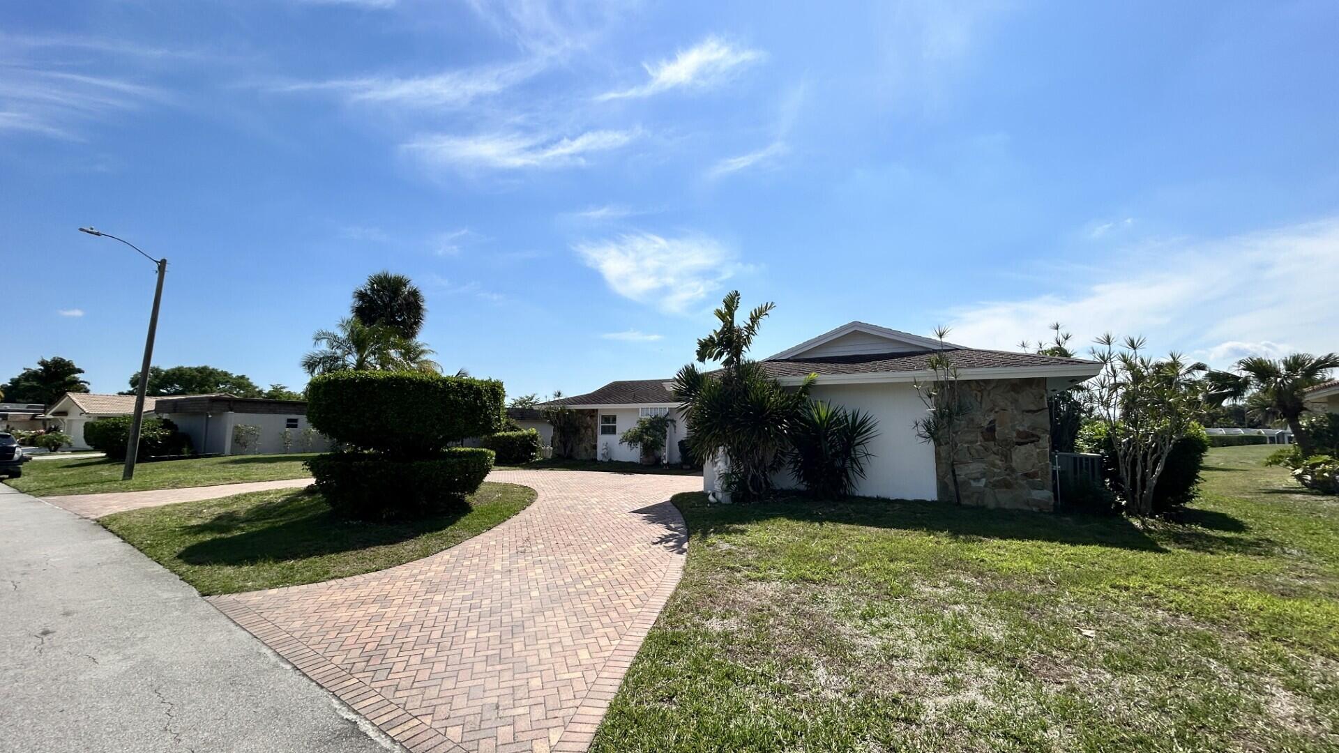 5728 S Bayberry Lane Property Photo 1
