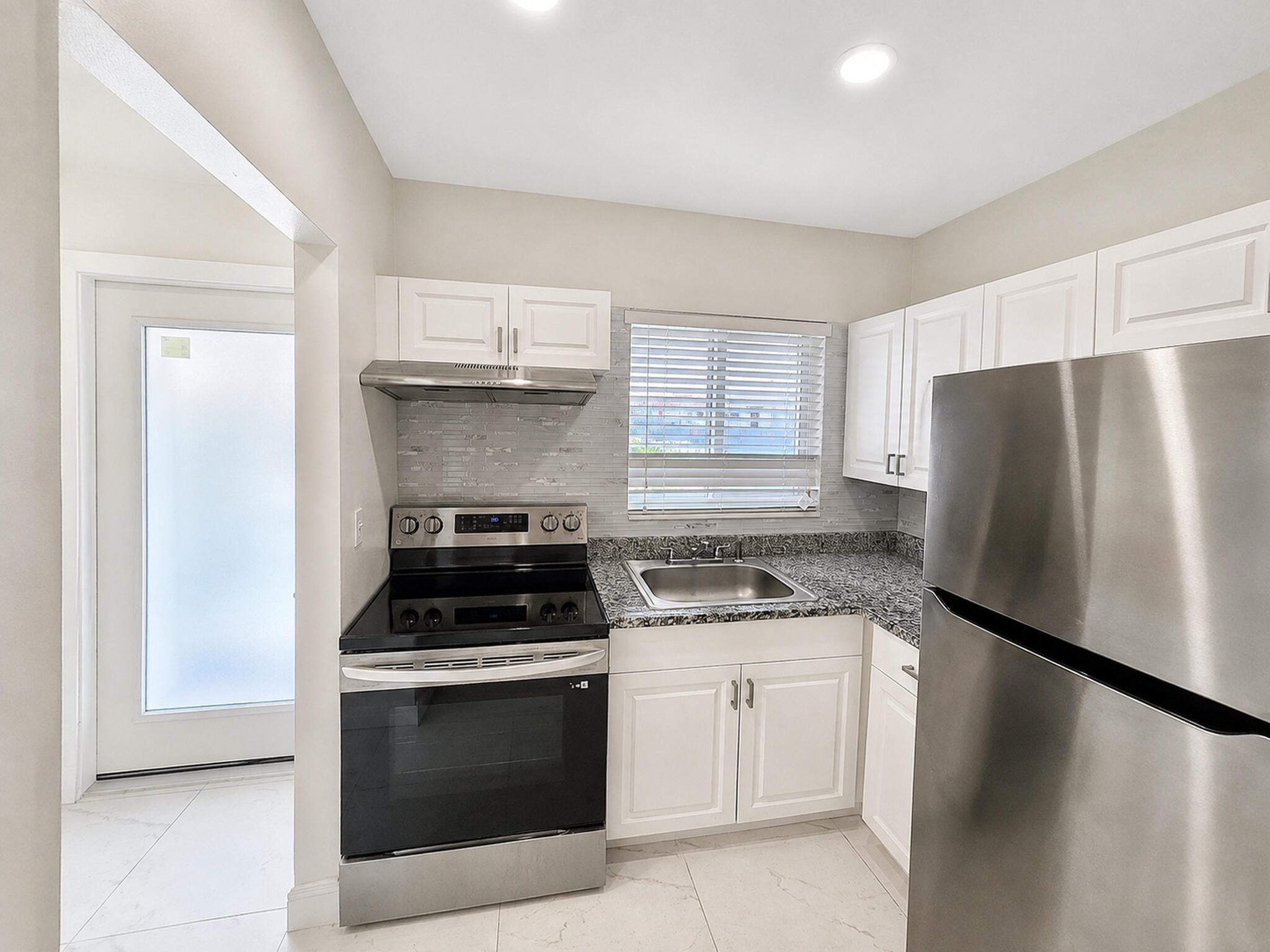 1115 Lake Terrace 208 Property Photo 4