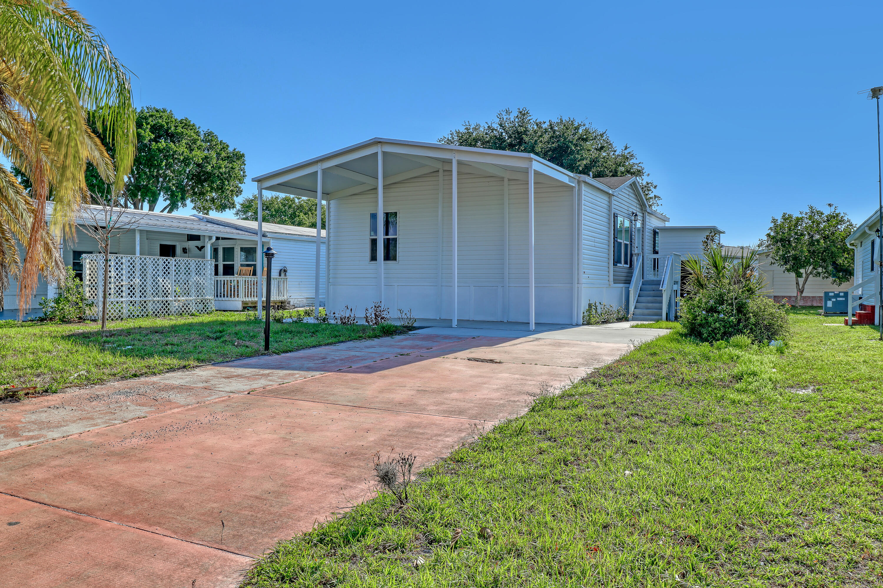 1479 Barefoot Circle Property Photo 2