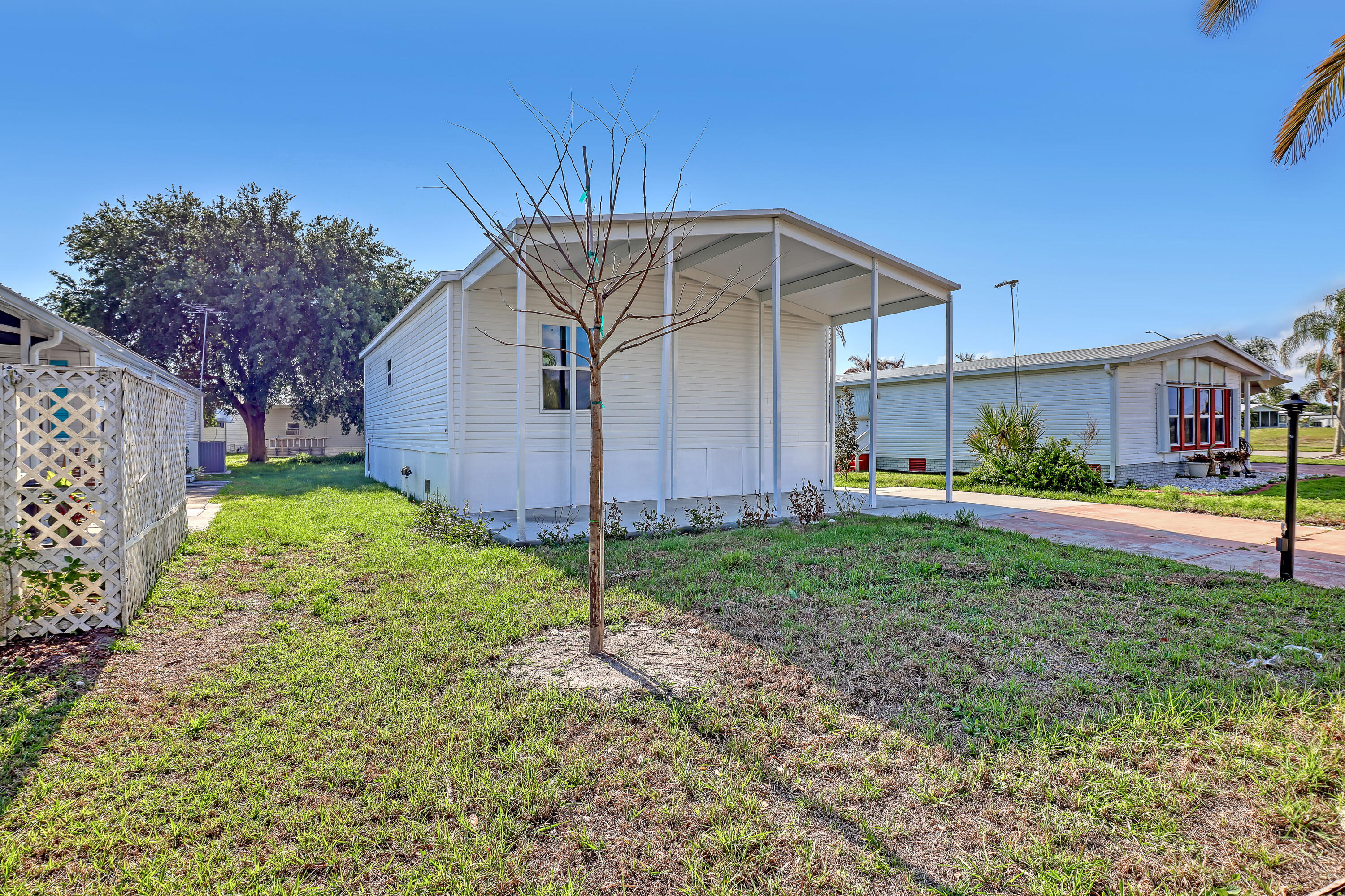 1479 Barefoot Circle Property Photo 4
