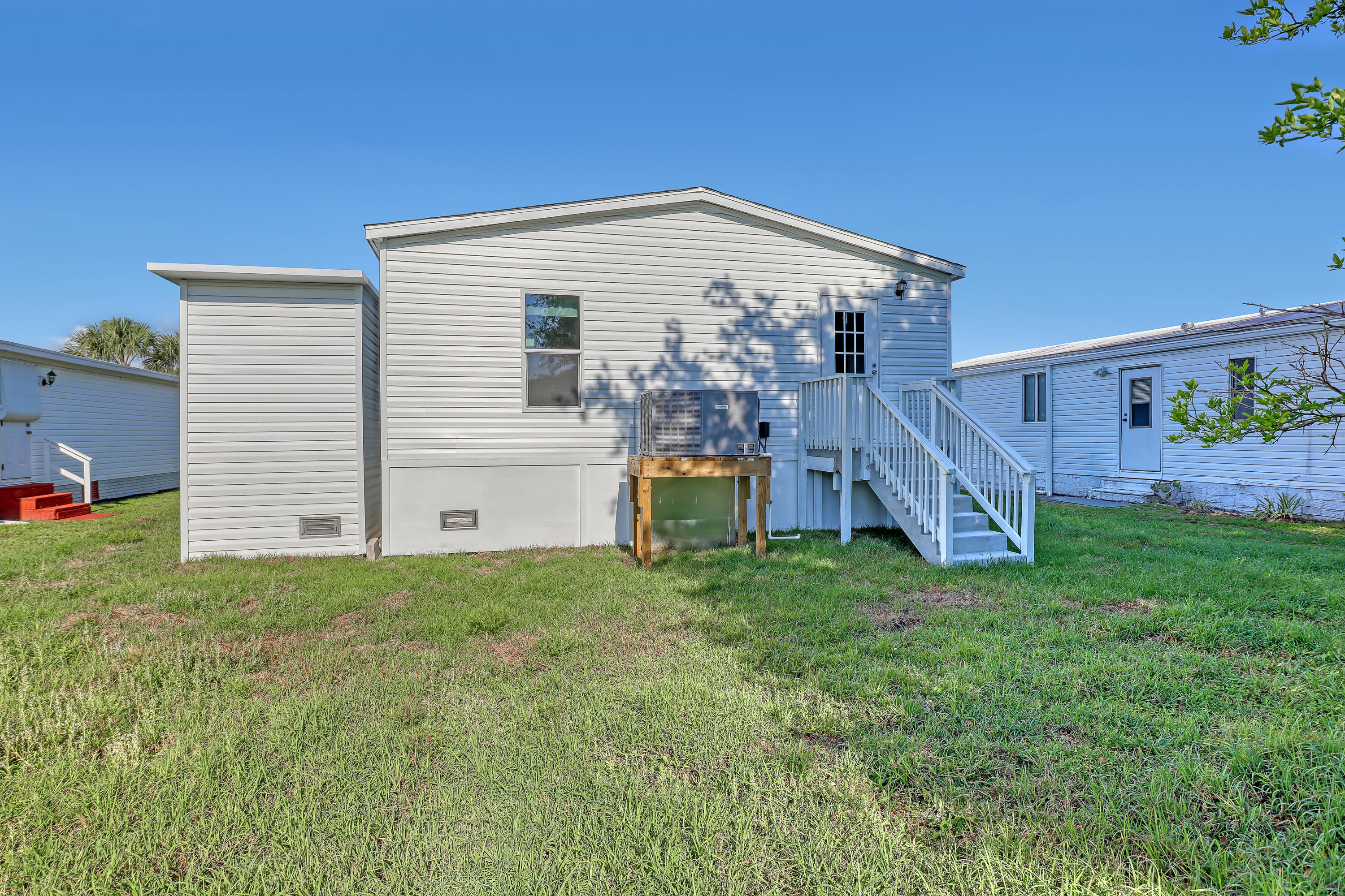 1479 Barefoot Circle Property Photo 12