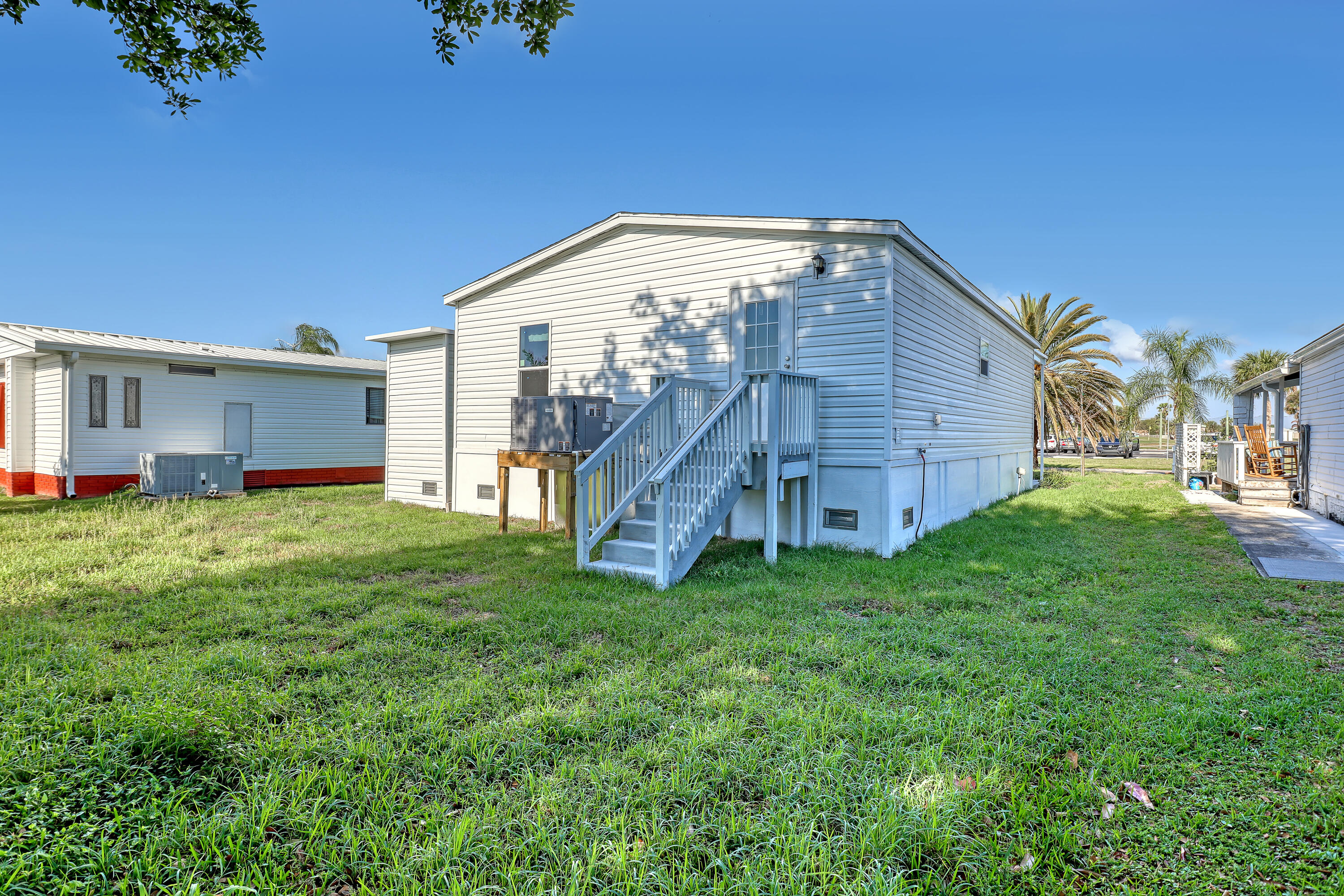 1479 Barefoot Circle Property Photo 13
