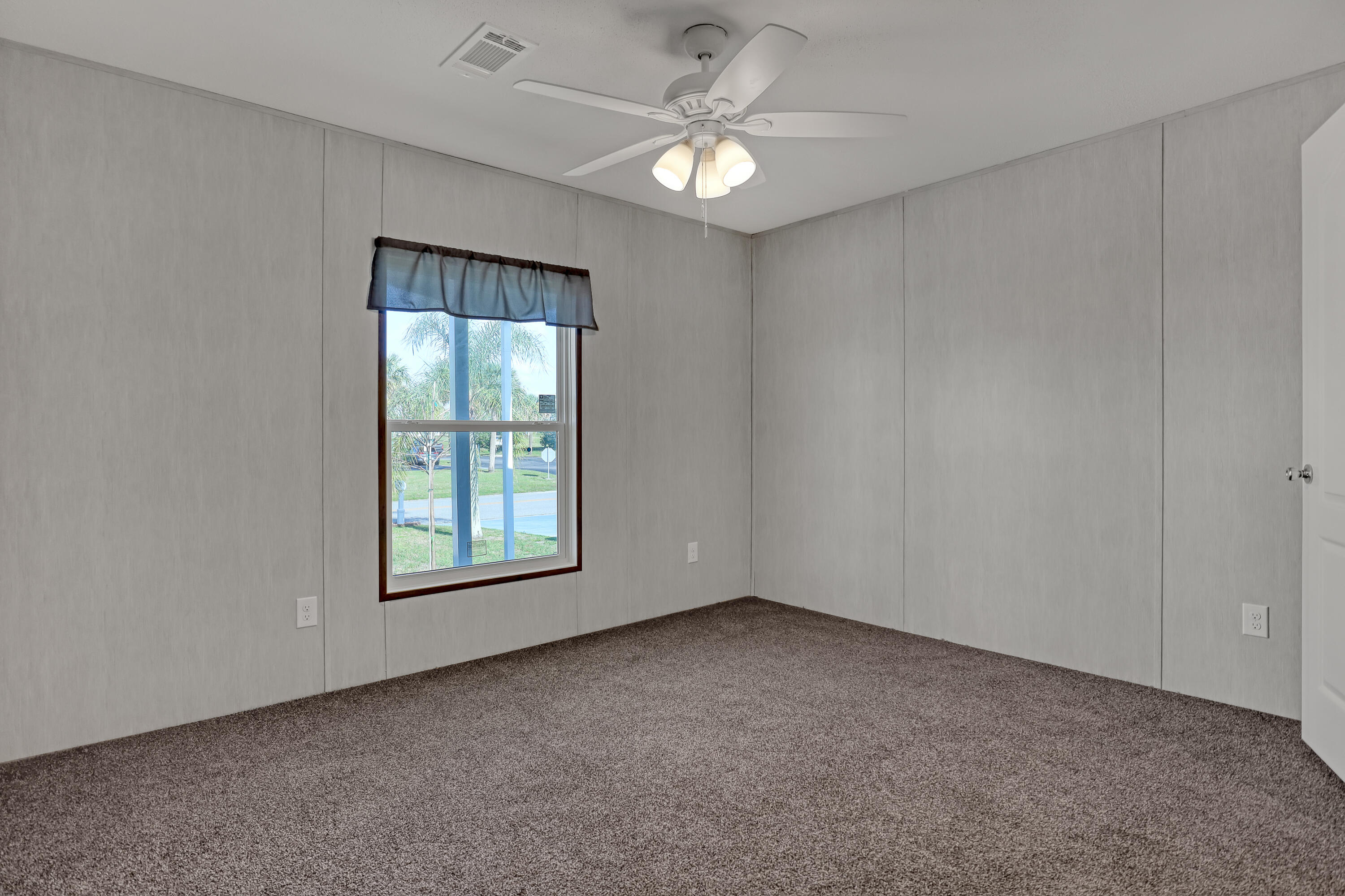 1479 Barefoot Circle Property Photo 27