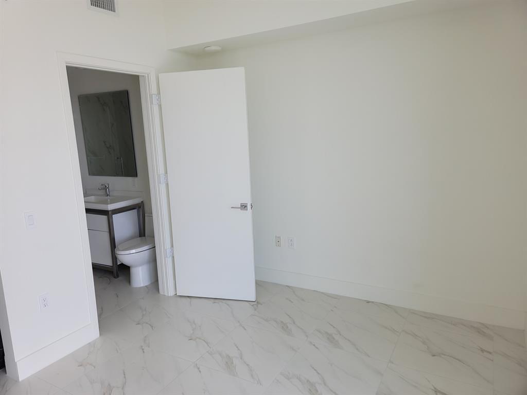 2000 Metropica Way 2107 Property Photo 18