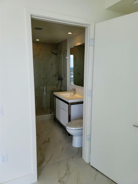 2000 Metropica Way 2107 Property Photo 23