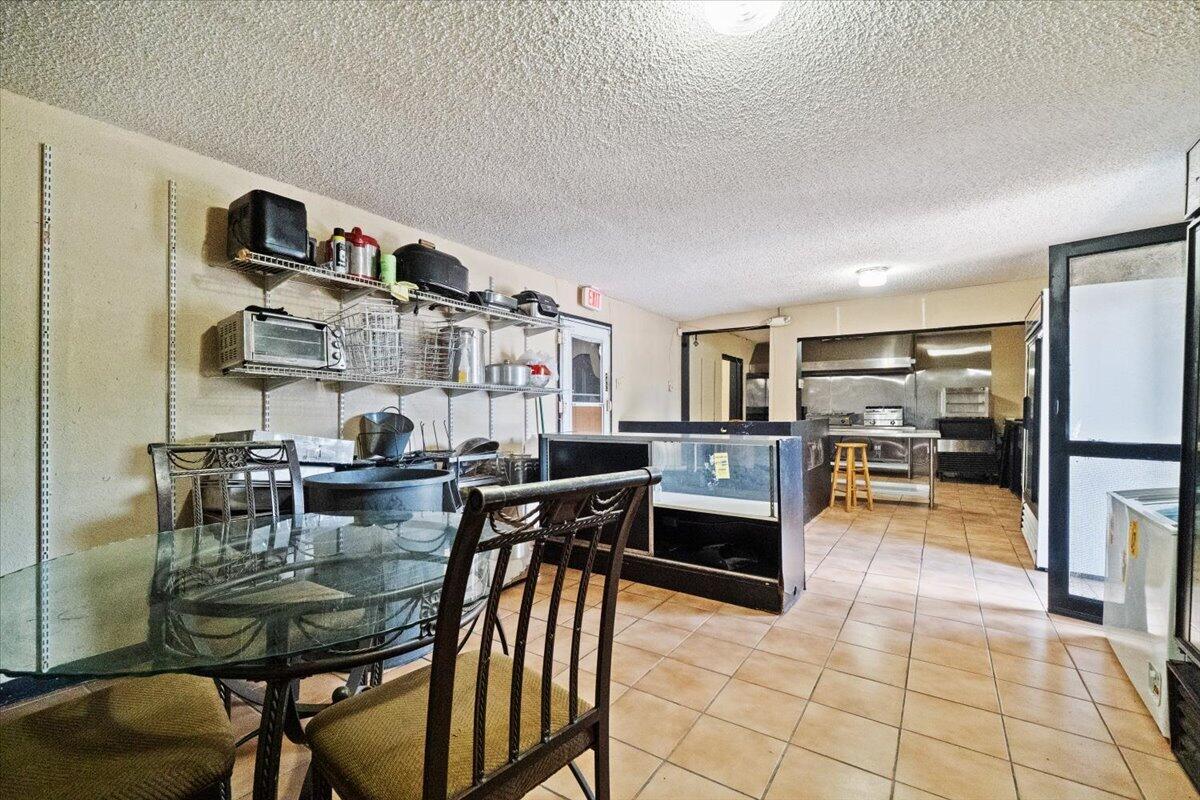 1023 Lee Street Property Photo 8