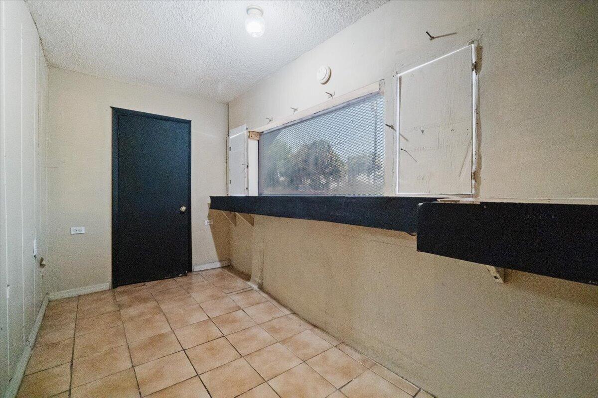 1023 Lee Street Property Photo 10