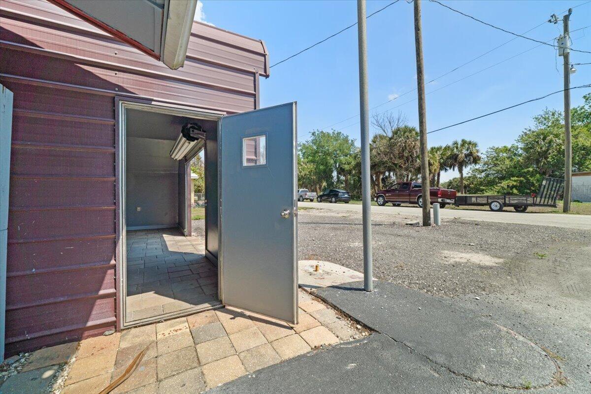 1023 Lee Street Property Photo 15