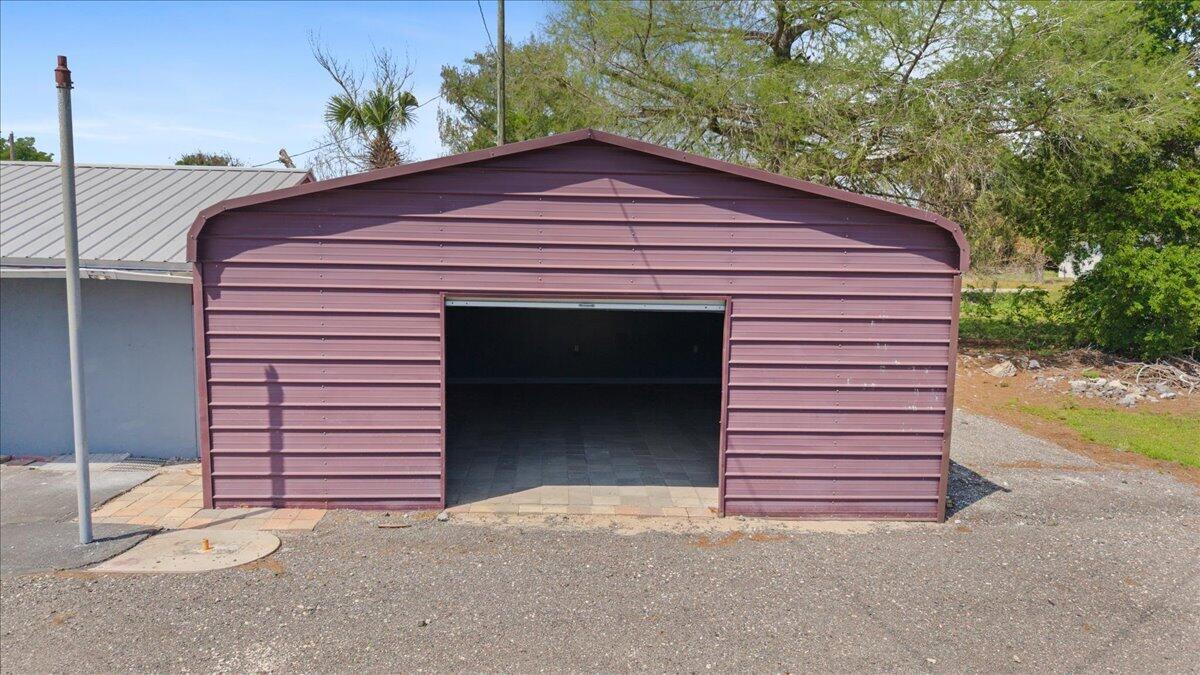 1023 Lee Street Property Photo 16