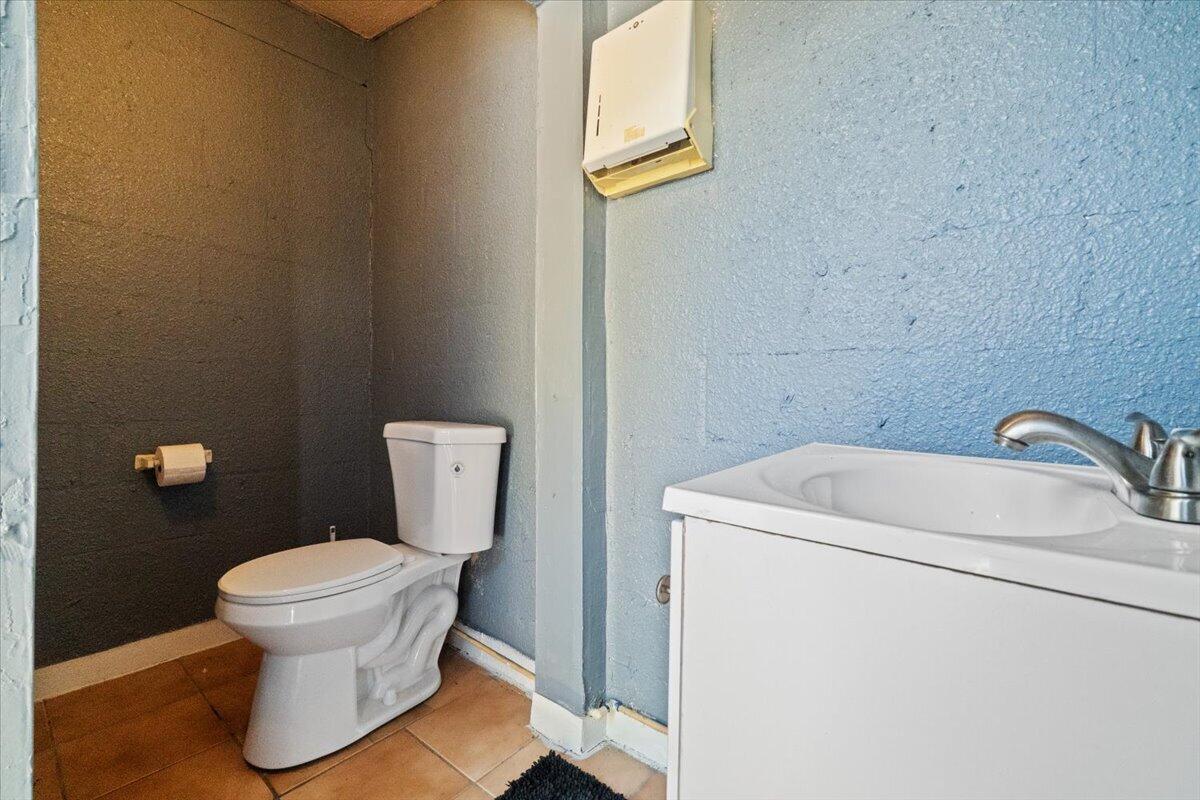 1023 Lee Street Property Photo 19