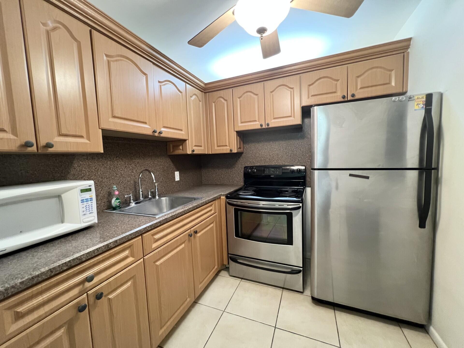 4023 Berkshire B 4023 Property Photo 1