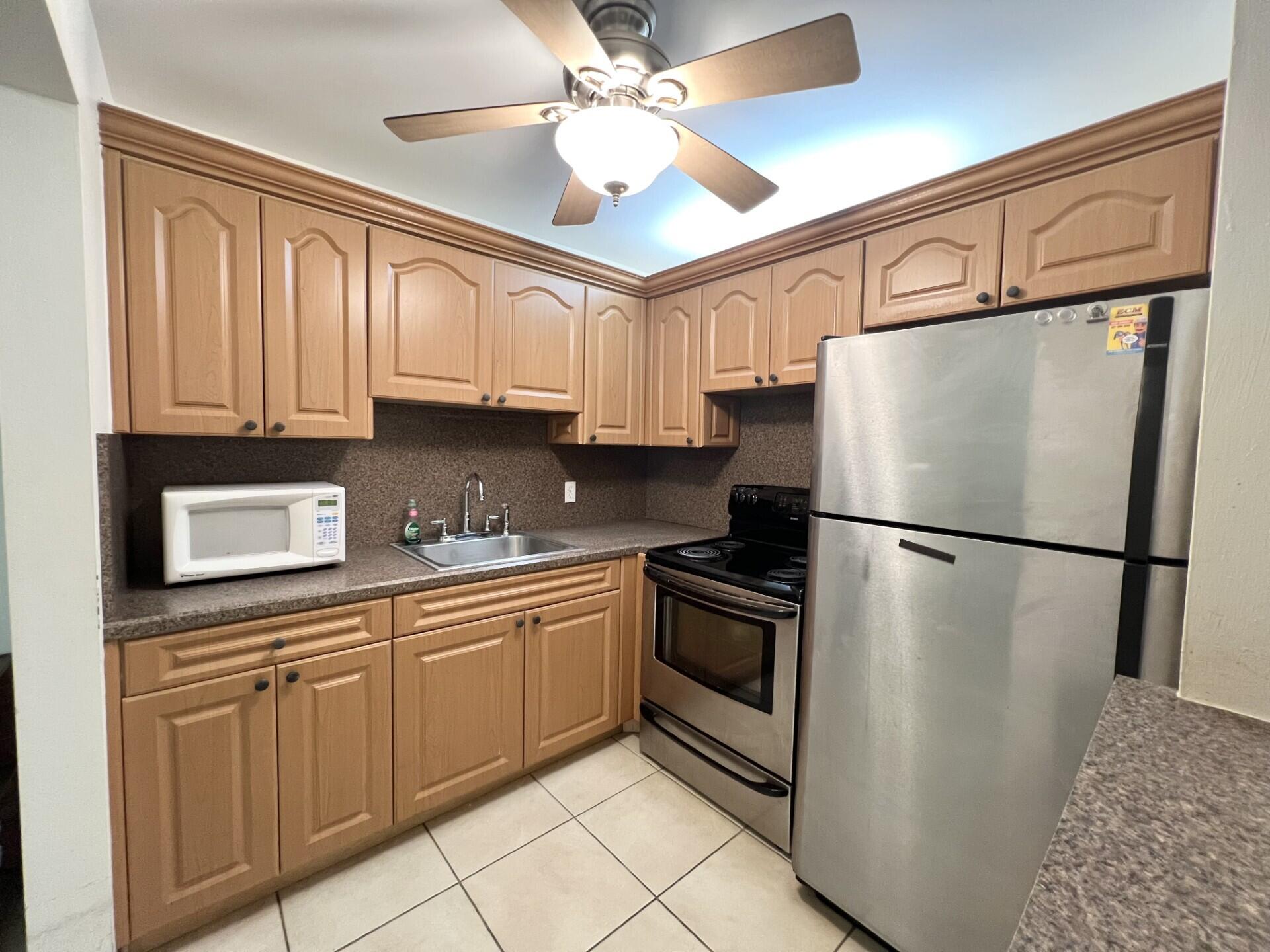 4023 Berkshire B 4023 Property Photo 2
