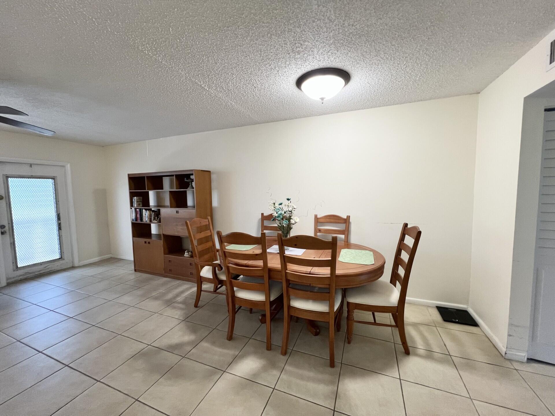 4023 Berkshire B 4023 Property Photo 4