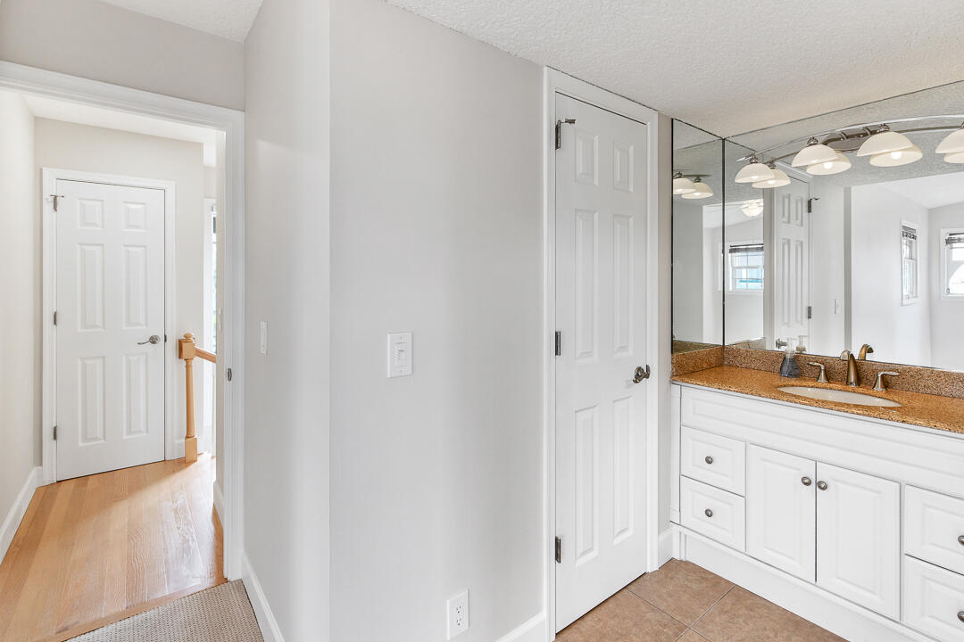 1060 Lake Shore Drive 201 Property Photo 25