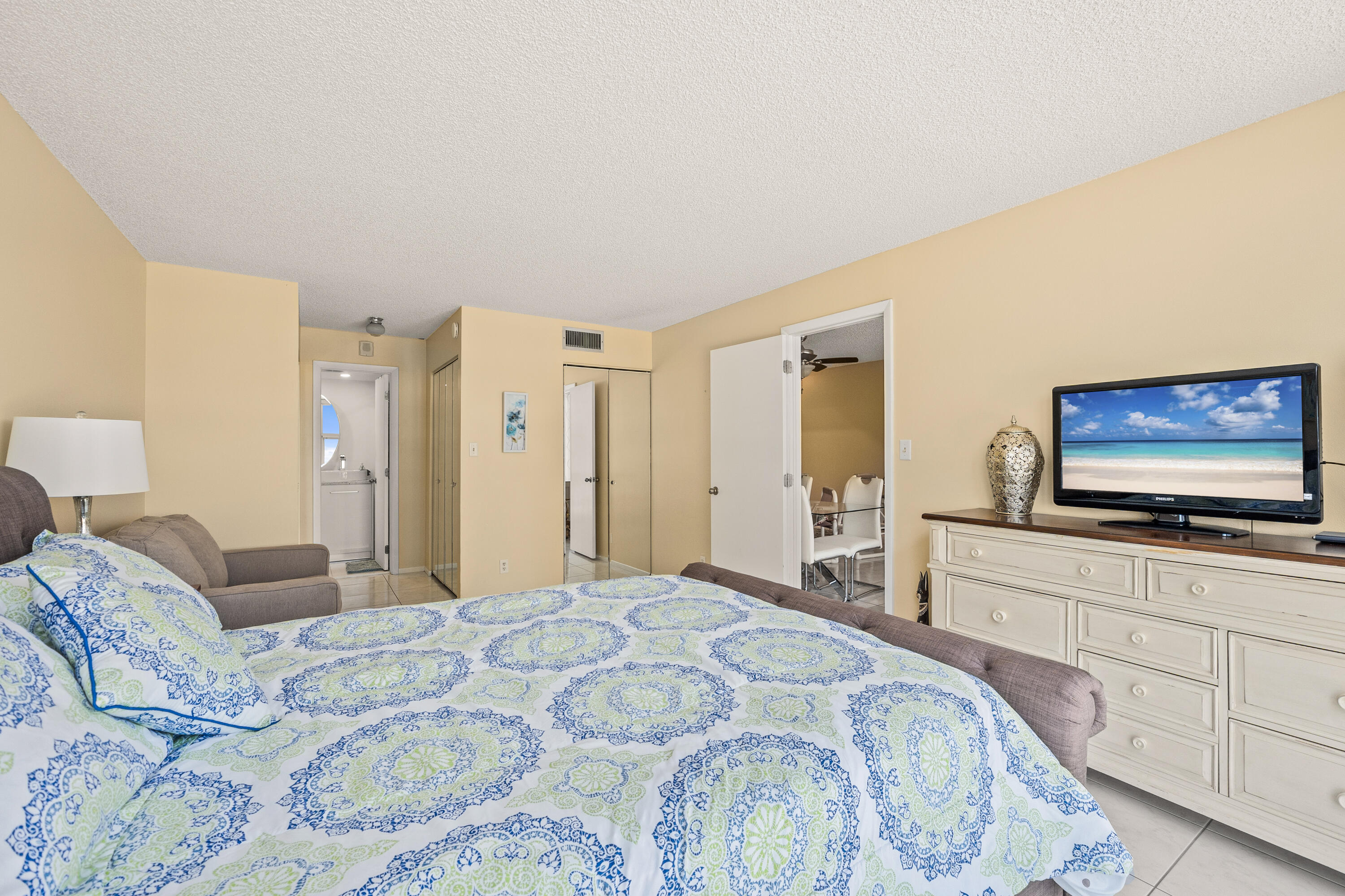 525 N Ocean Boulevard 616 Property Photo 4