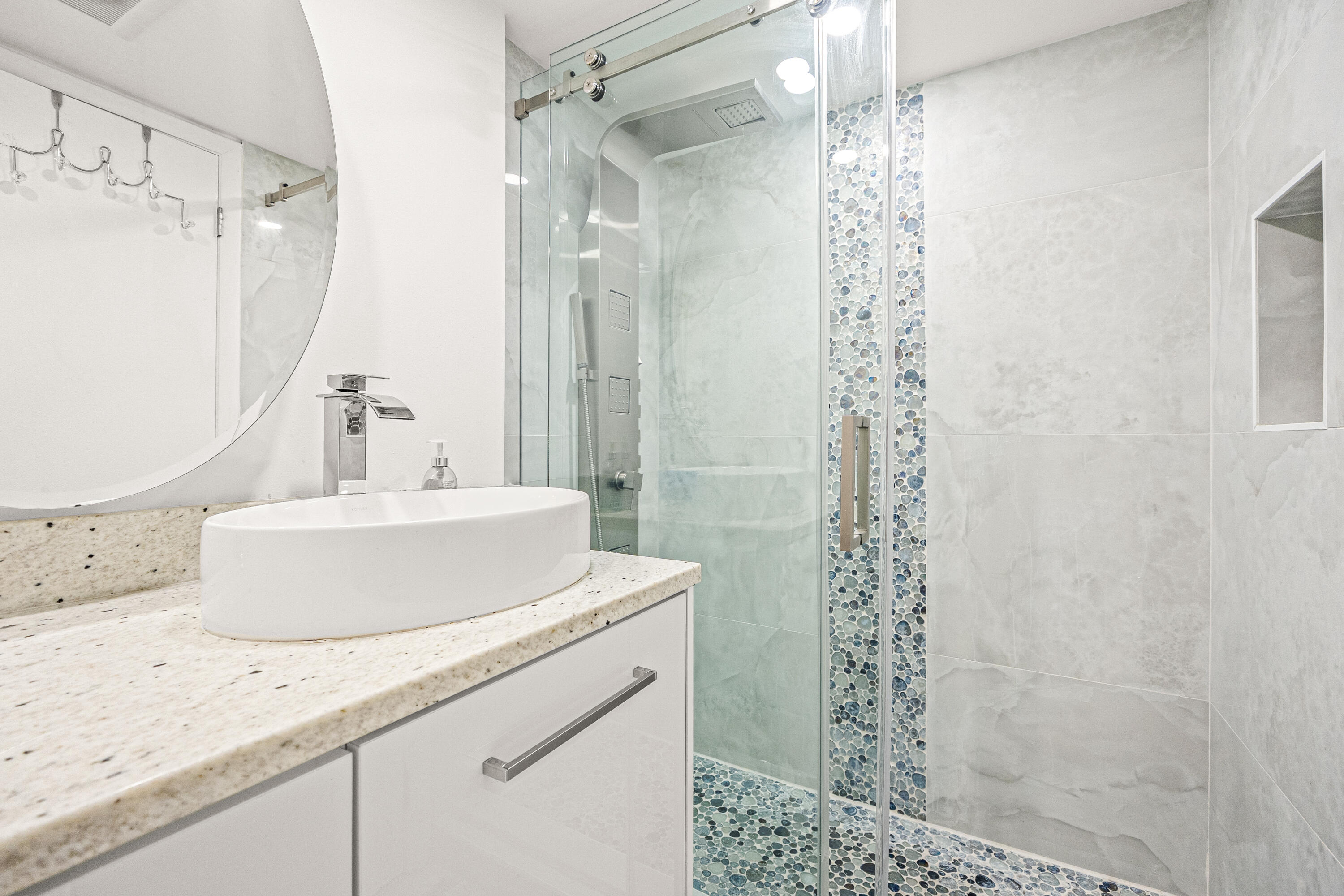 525 N Ocean Boulevard 616 Property Photo 7